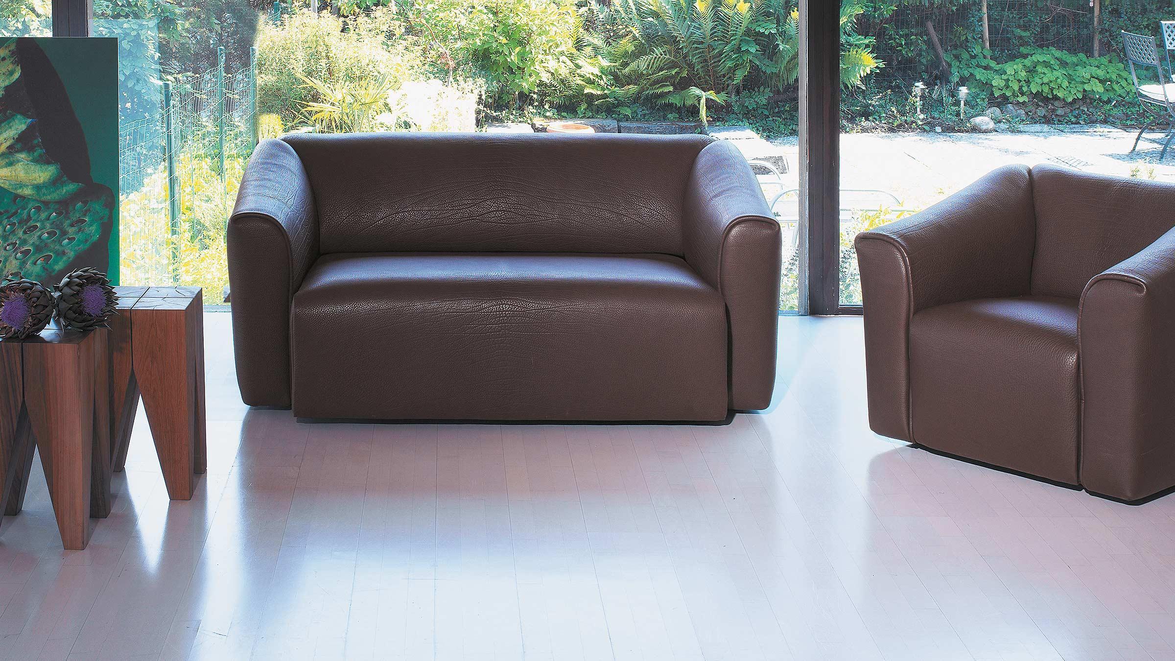 Moderno Divano De Sede DS-47 con rivestimento in pelle marrone di Antonella Scarpitta in vendita