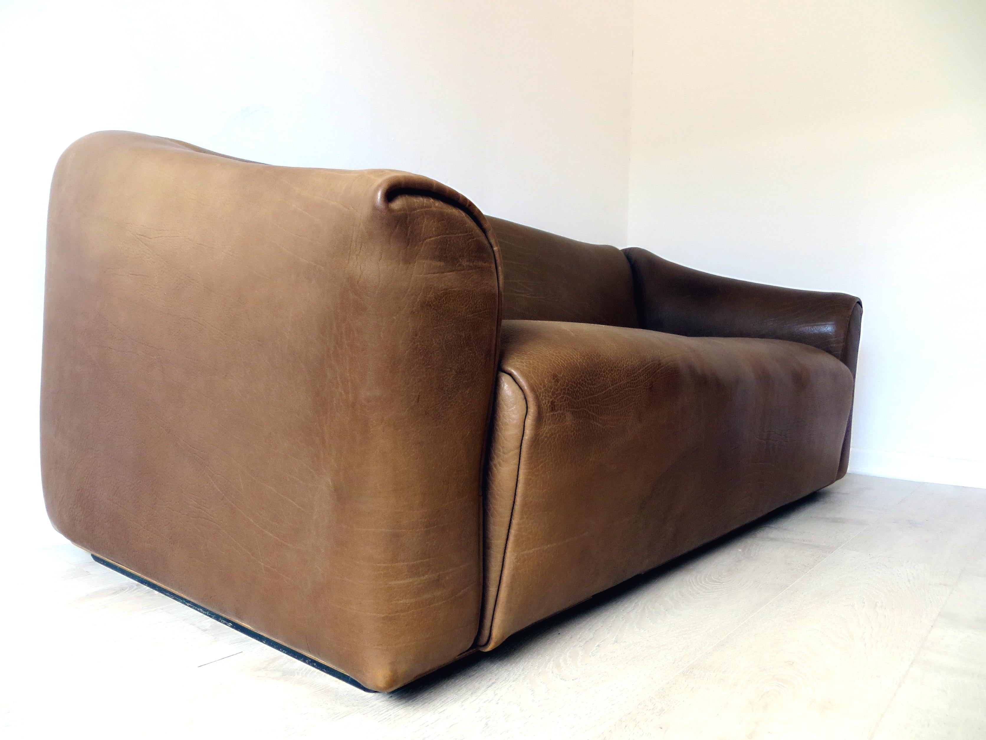 De Sede DS-47 Vintage Thick Buffalo Neck-Leather 3-Seat Sofa Chocolate Brown In Good Condition In Hamburg, DE