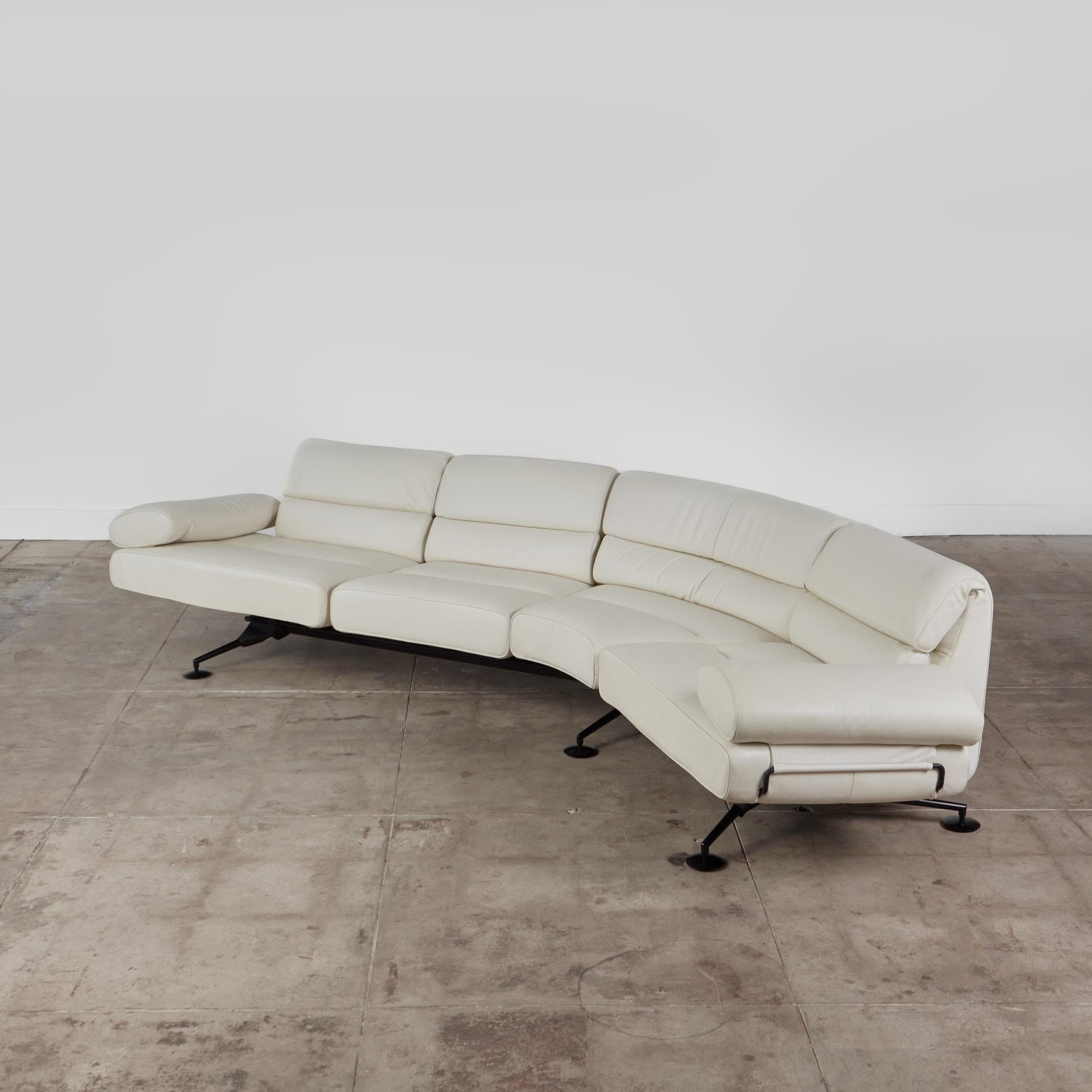 DS 470 leather sofa by De Sede, Switzerland. The sofa features flat grain cream leather cushions and seat back. There are four seats on this sofa; the two outer seats swivel into a fully reclined position with the lever located on either end. The