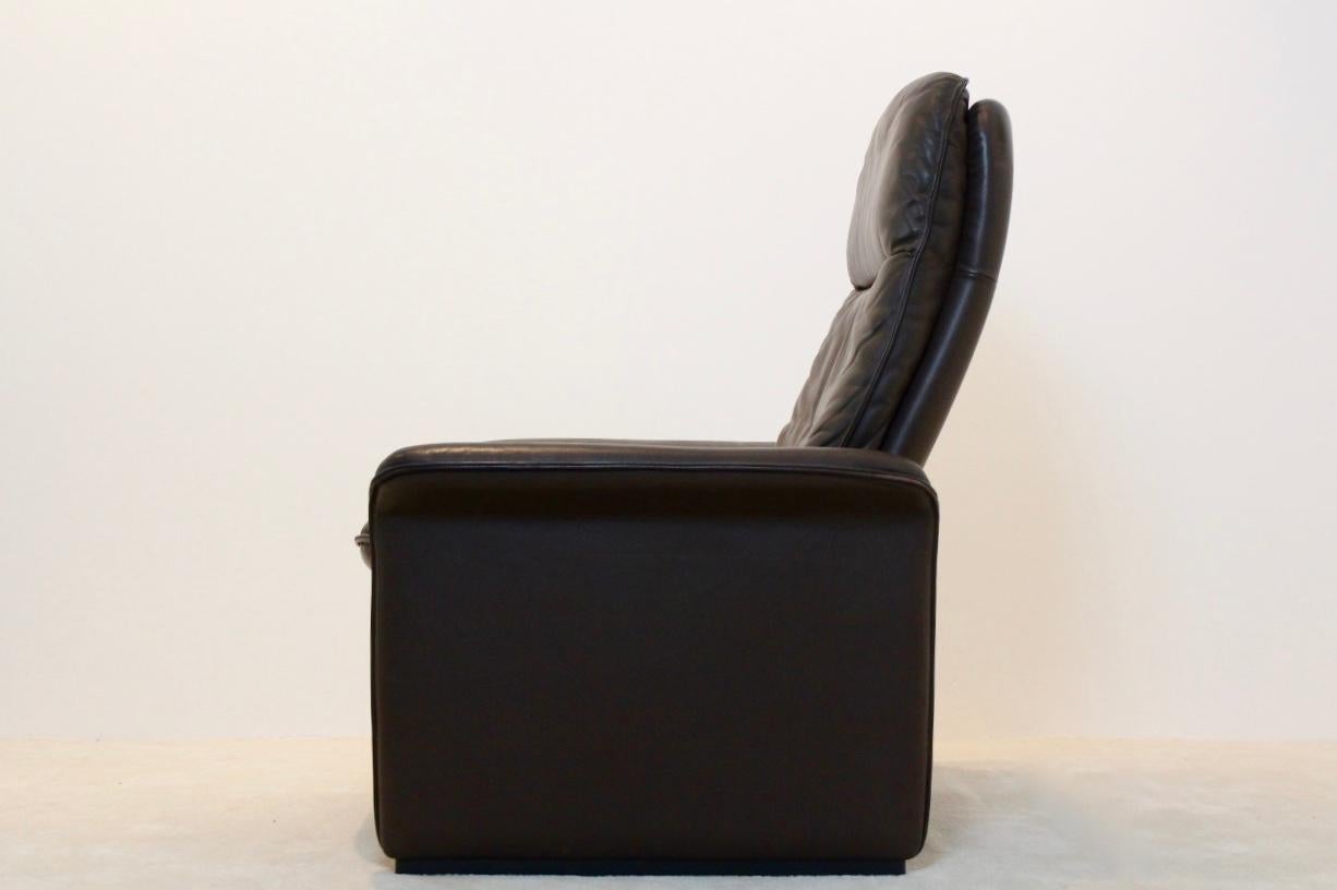 Mid-Century Modern De Sede DS-50 Adjustable Lounge Chair and Ottoman in Soft Thick Chocolate Brown