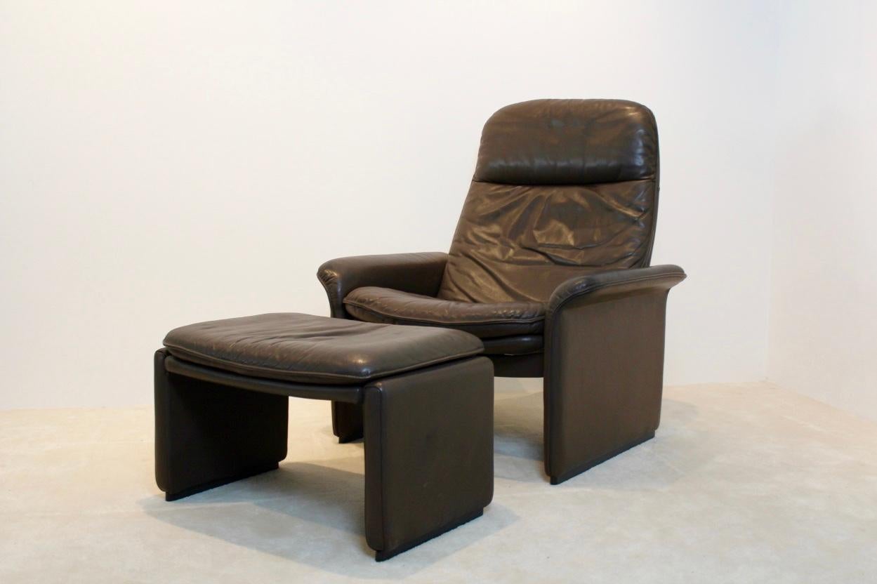 De Sede DS-50 Adjustable Lounge Chair and Ottoman in Soft Thick Chocolate Brown In Good Condition In Voorburg, NL