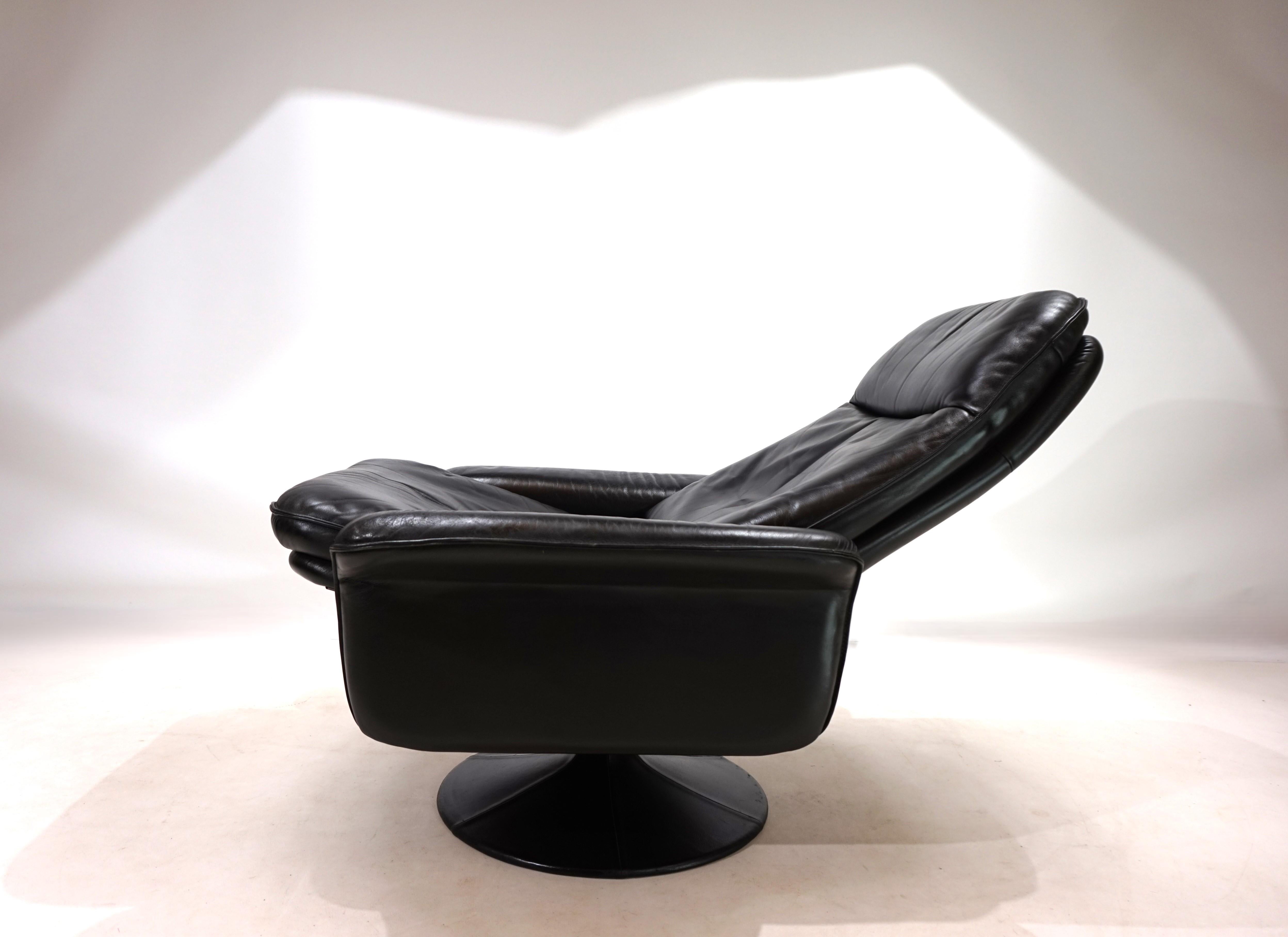 Swiss De Sede DS 50 leather armchair Tulip, 1970 For Sale