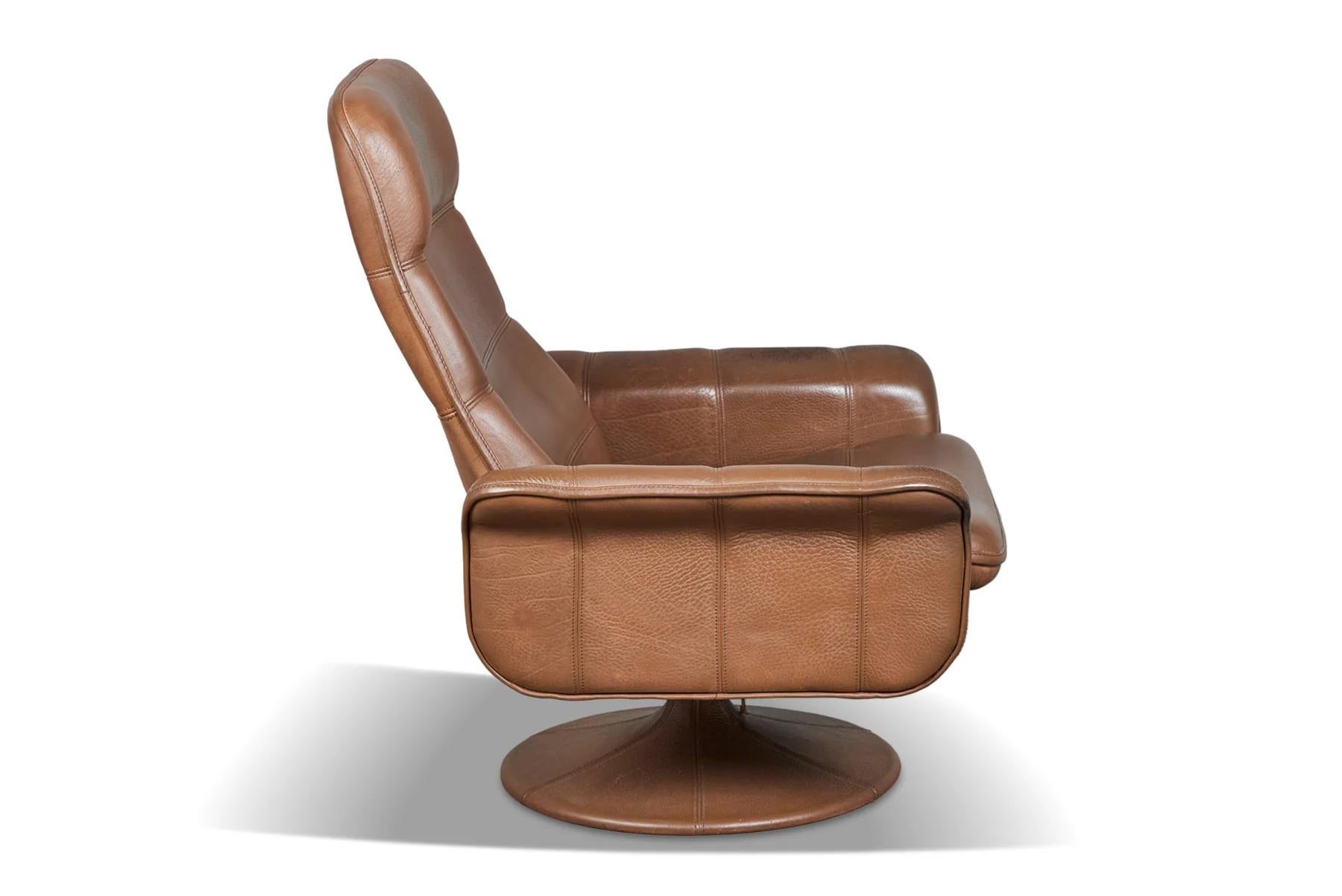 De sede ds 50 swivel lounge chair and ottoman in buffalo leather In Good Condition For Sale In Berkeley, CA
