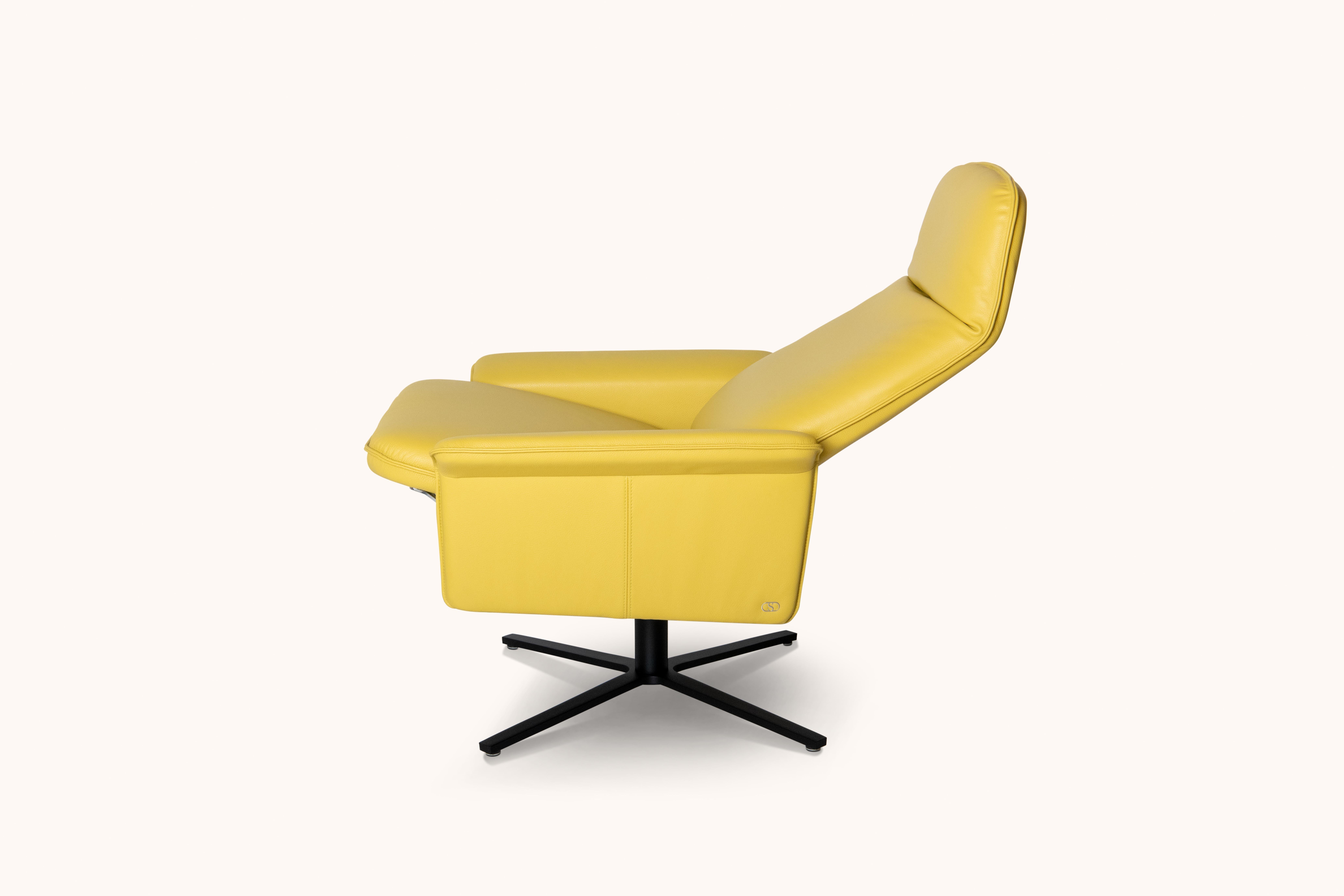 De Sede DS 55 High Back Chair in Yellow Leather Upholstery, De Sede Design Team In New Condition For Sale In Brooklyn, NY