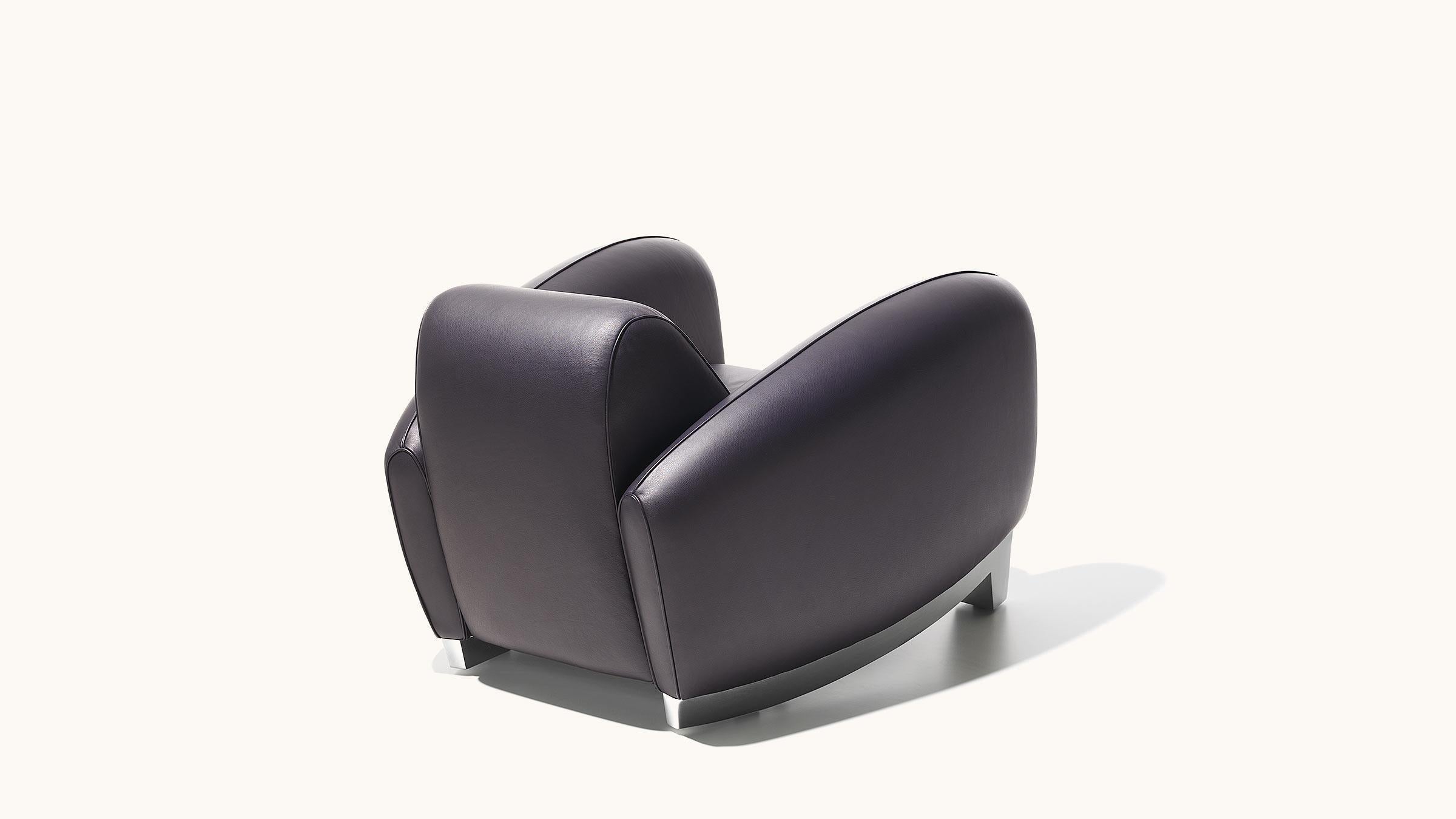 The Bugatti type 57, an icon of Art Deco design, inspired Franz Romero when he designed the DS-57 armchair for De Sede. The designer not only managed to incorporate the characteristic seating comfort of Bugatti car seats; he also accomplished a