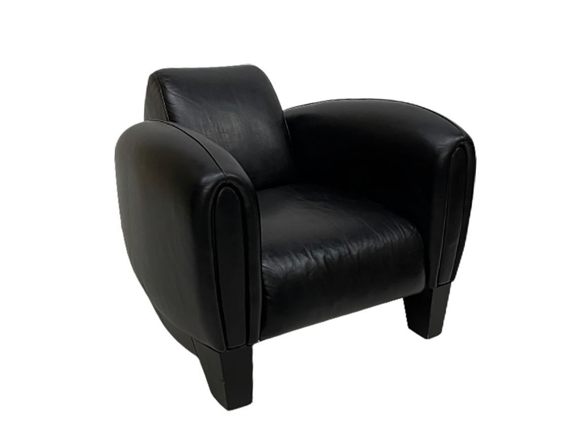 De Sede DS-57 Black leather chair by Franz Romero

The de Sede DS-57 is a Swiss design and was designed in the 1980s by Franz Romero. It is an armchair with elegant lines reminiscent of a sports car. That is why it is also known as 'the Bugatti'.