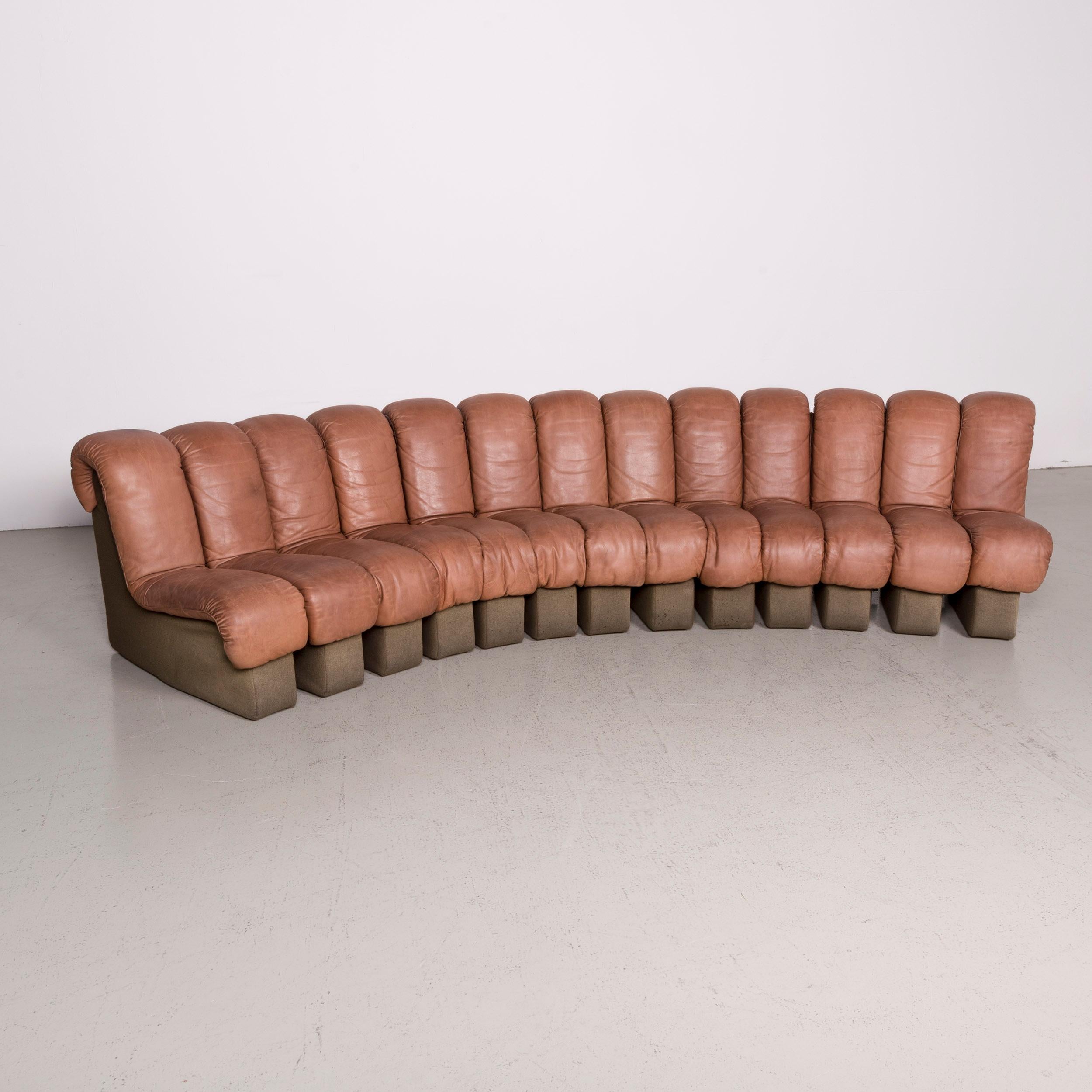 We bring to you a de Sede DS 600 designer leather sofa brown by Berger, Peduzzi Riva, Ulrich &.

Product measurements in centimeters:

Depth 95
Width 340
Height 75
Seat-height 40
Seat-depth 57
Seat-width 340
Back-height 45.

  