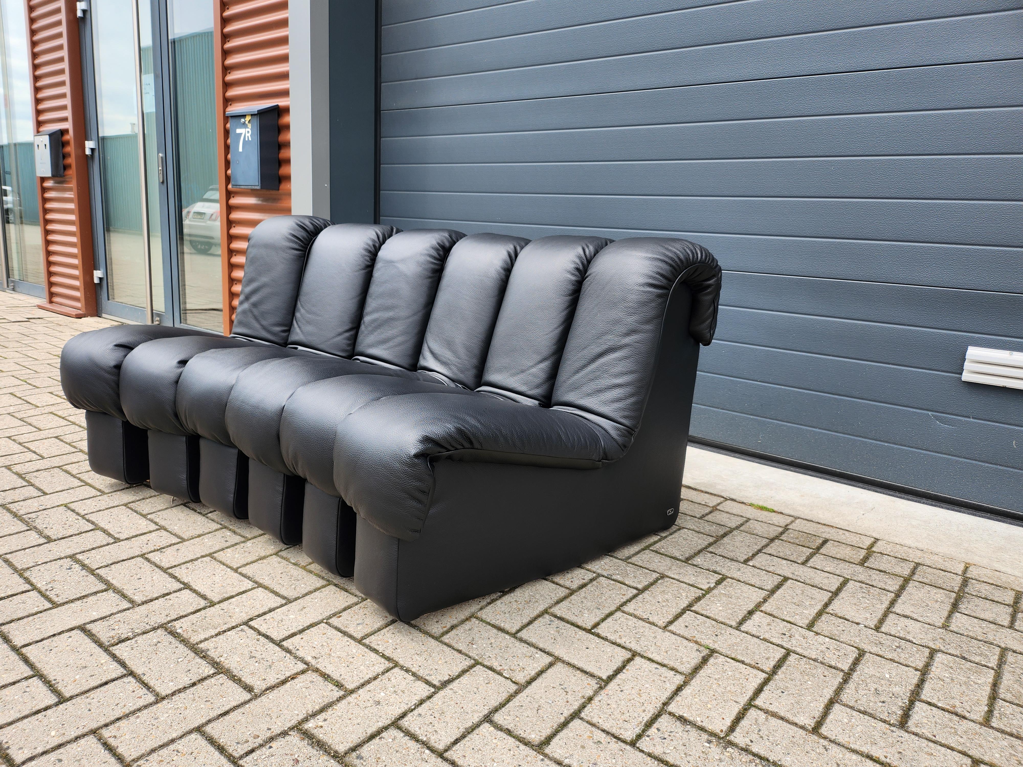 The DS-600 sofa was designed in 1972 by a team from De Sede; Ueli Berger, Eleonore Peduzzi-Riva, Heinz Ulrich and Klaus Vogt. The DS-600 is unique in design and flexibility. Because of its functionality, it has always been appreciated by interior
