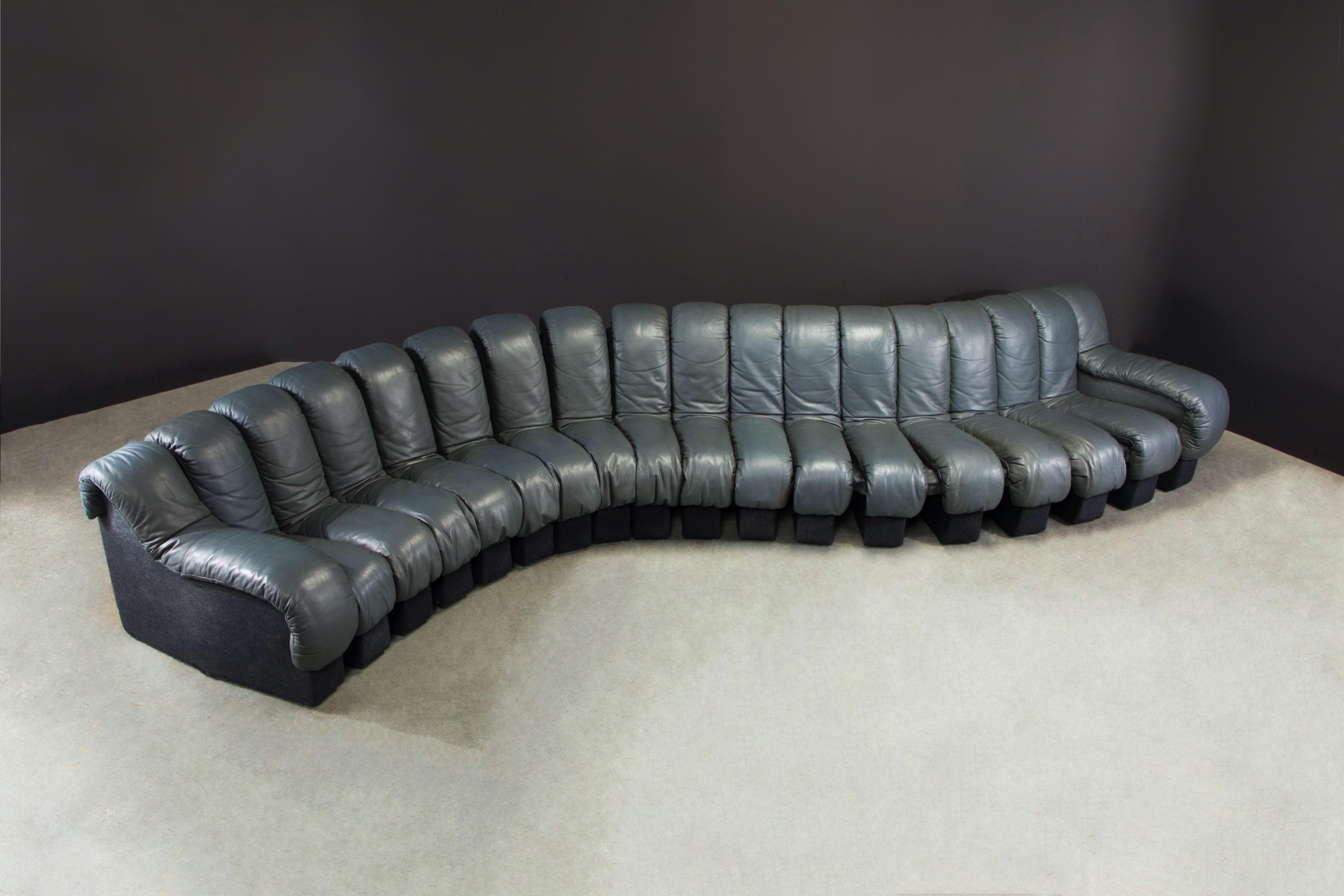 De Sede DS-600 'Non-Stop Sectional Sofa' in Grey Leather, 18 Elements  In Good Condition In Los Angeles, CA