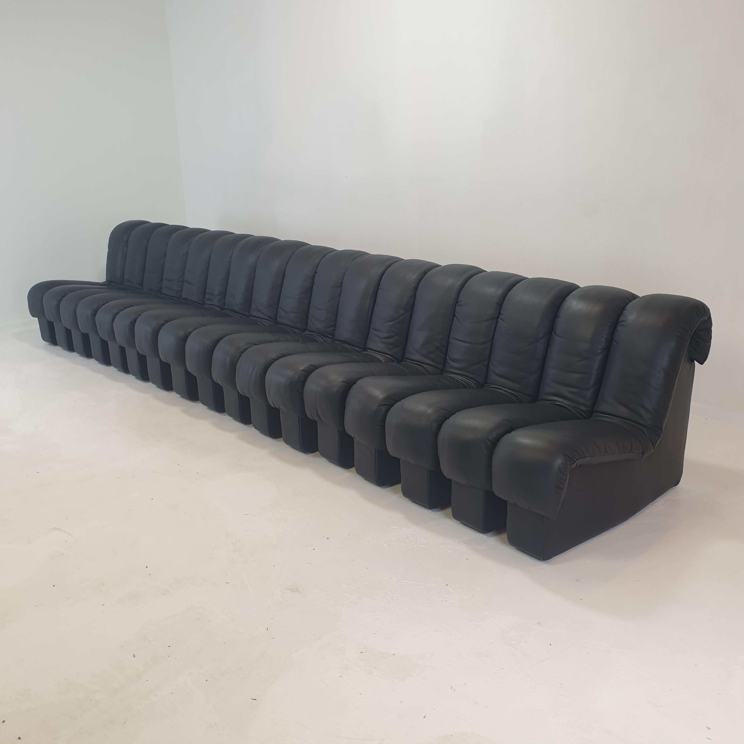 De Sede Ds-600 „ Non Stop“ Modulares Sofa in Schlangenform aus schwarzem Leder in Vollschwarzem Leder im Angebot 5