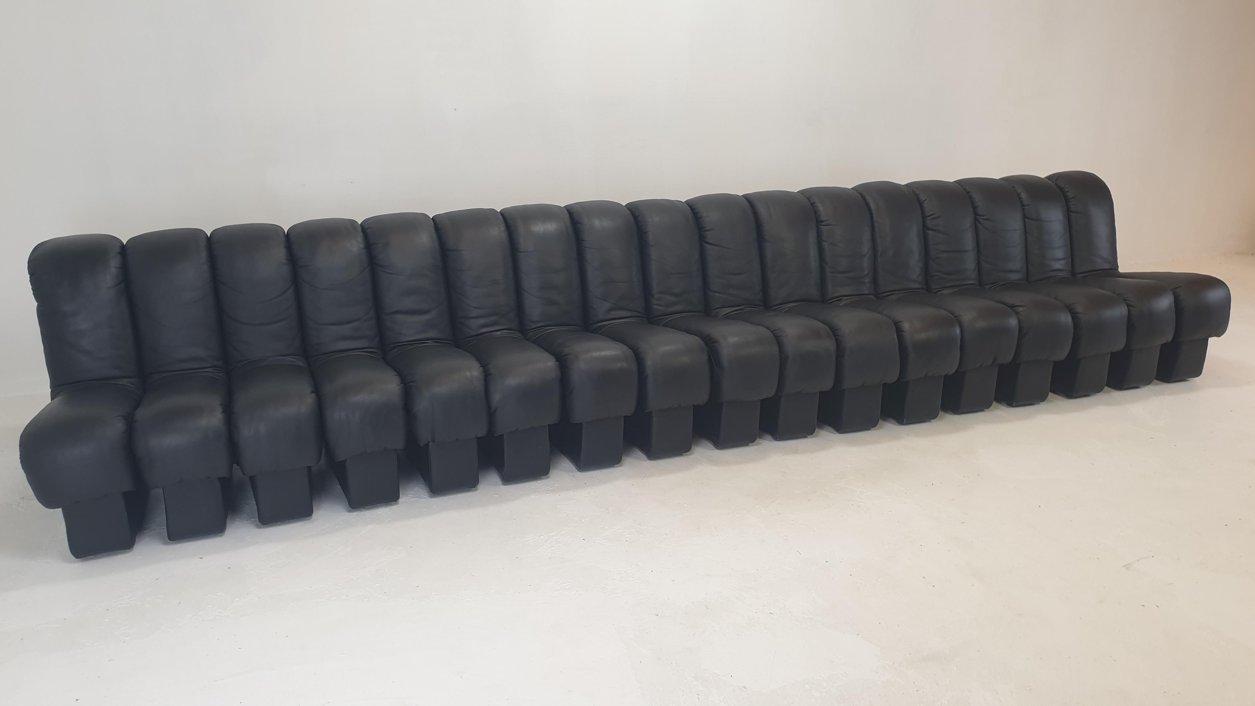 De Sede Ds-600 „ Non Stop“ Modulares Sofa in Schlangenform aus schwarzem Leder in Vollschwarzem Leder im Angebot 8