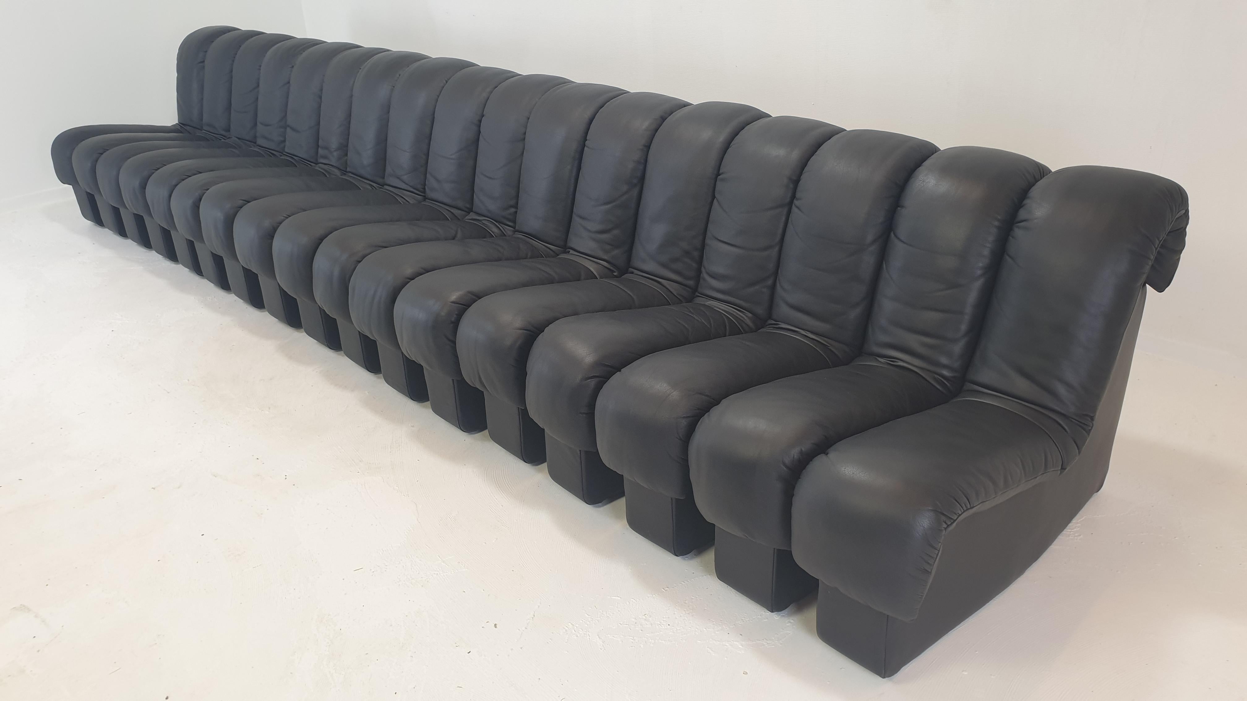 De Sede Ds-600 „ Non Stop“ Modulares Sofa in Schlangenform aus schwarzem Leder in Vollschwarzem Leder im Zustand „Gut“ im Angebot in Oud Beijerland, NL