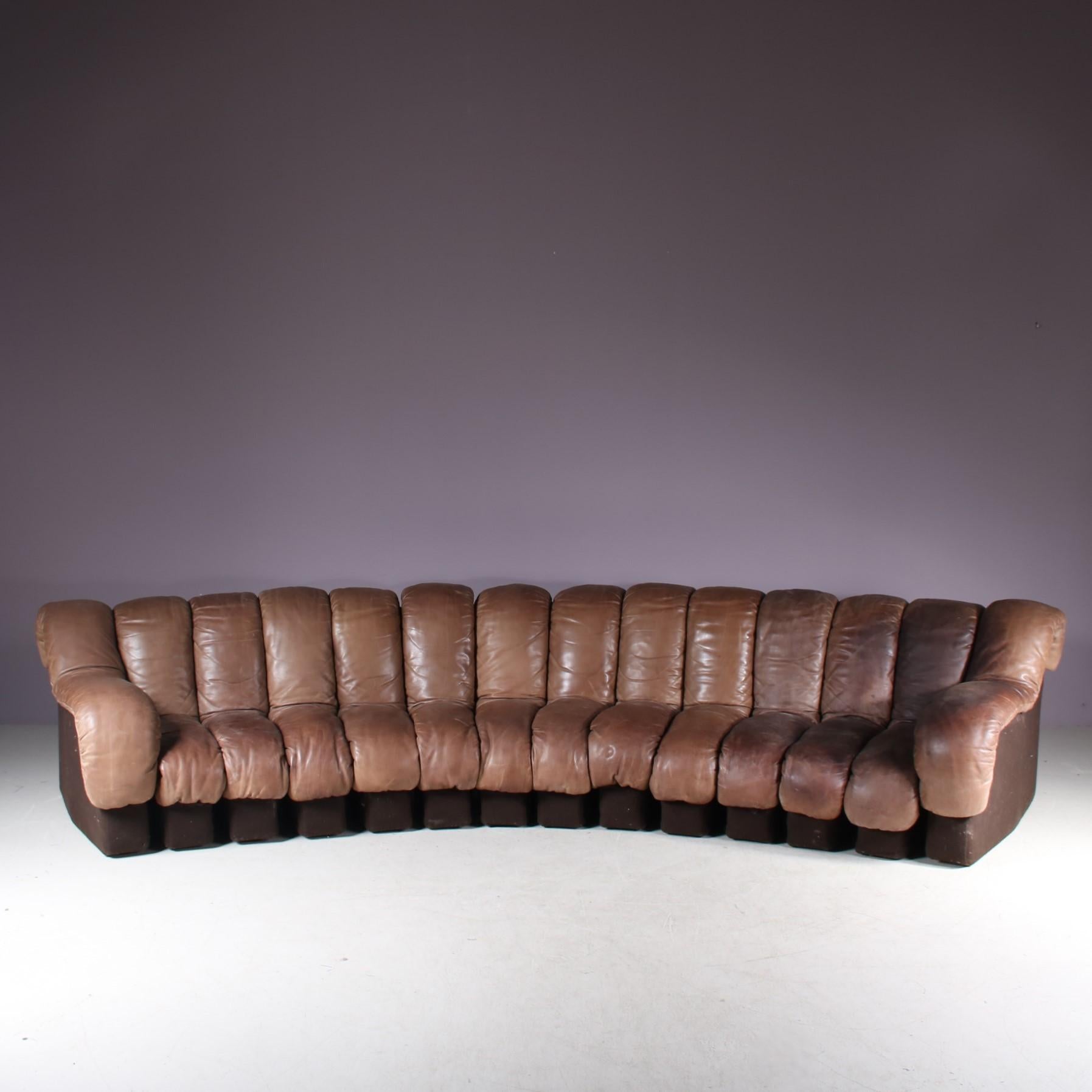 An impressive DS-600 “Non-Stop” modular sectional sofa, designed by Heinz Ulrich, Ueli Berger and Eleonore Peduzzi-Riva, manufactured by De Sede in Switzerland around 1960.

Made of high quality, eye-catching brown leather with dark brown fabric