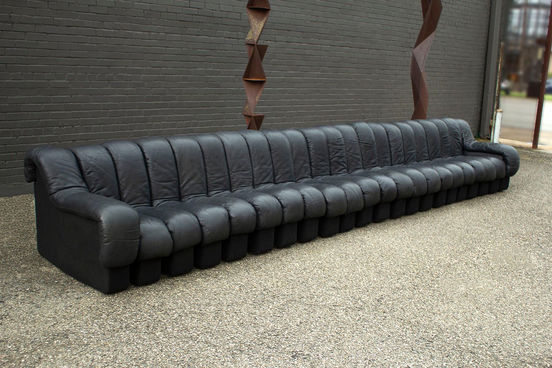 Swiss De Sede DS-600 'Non-Stop' Tatzelwurm Sectional Sofa in Black Leather 22 Sections