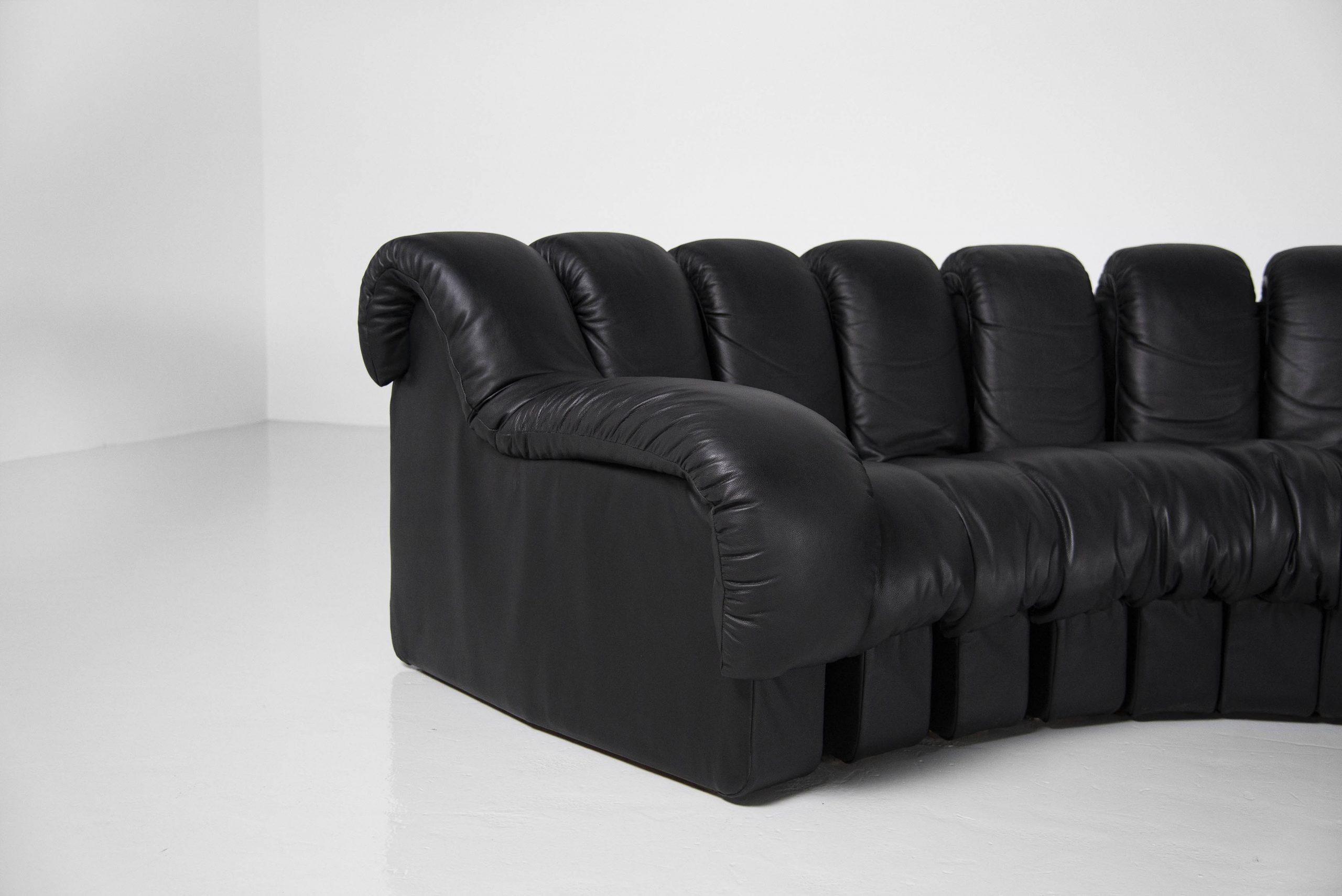 Suisse Canapé modulaire en forme de serpent non-stop DS-600 en cuir noir De Sede en vente