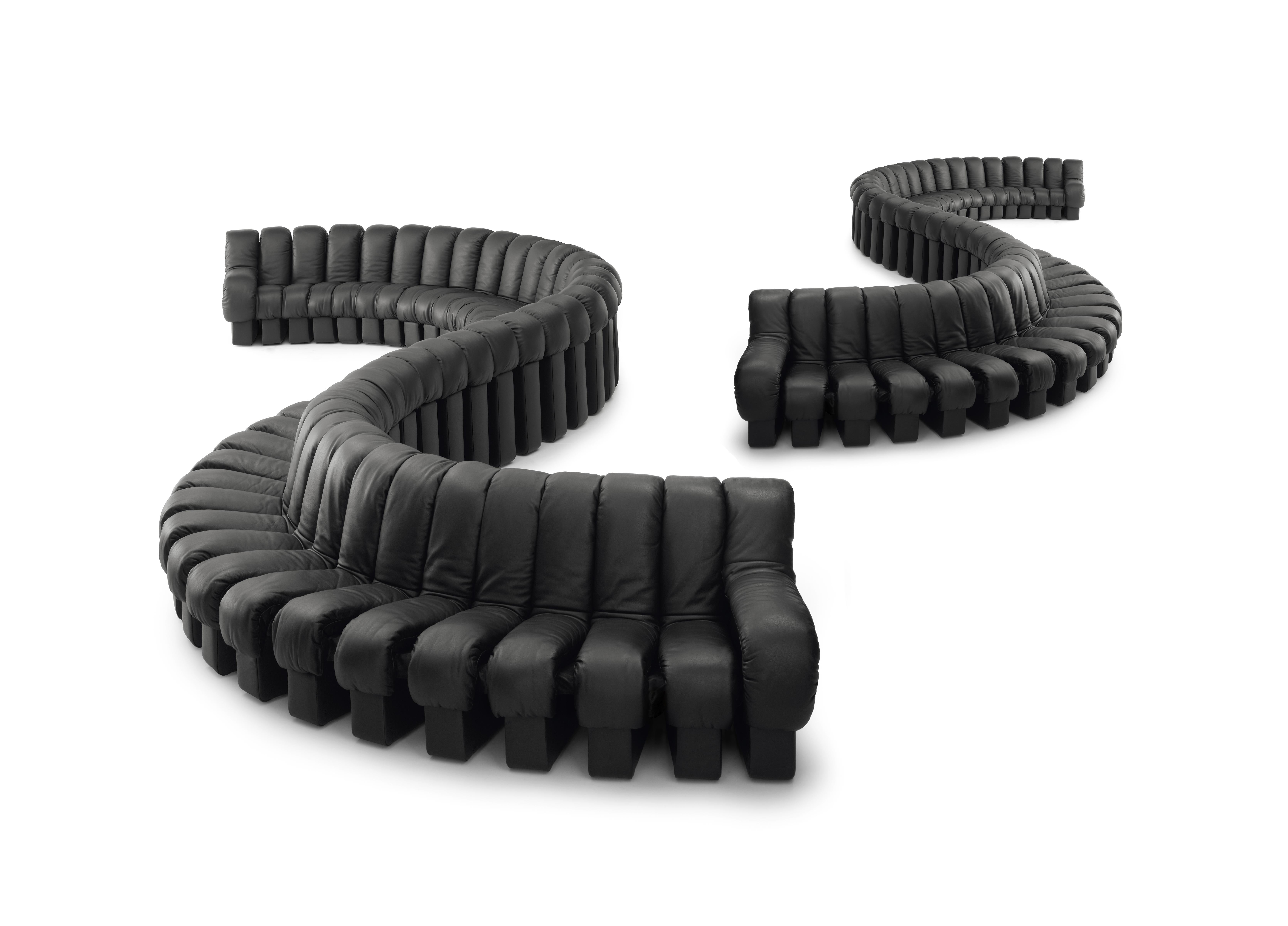 De Sede DS 600 'Snake' Sektionssofa - Sitzlandschaft mit 80 Elementen in hochwertigem Vollnappaleder, Zwitserland. Neue, aktuelle Produktion. 

Das De Sede DS 600 alias 'Tatzelwurm' oder 'Snake' ist das wohl berühmteste Sofa der Welt. Das