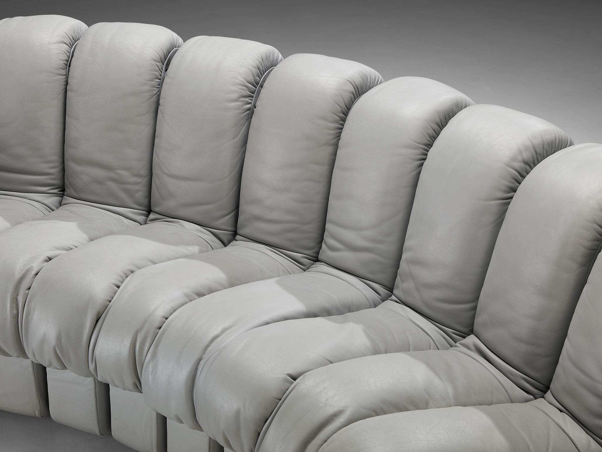 Mid-Century Modern Canapé sectionnel « Serpent » DS-600 en cuir gris clair De Sede en vente