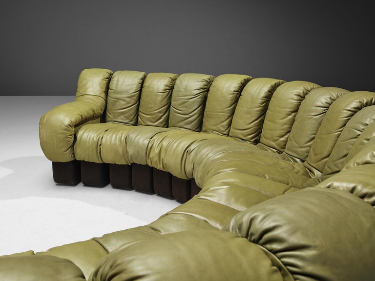 De Sede DS600 'Snake' Sectional Sofa in Olive Green Leather For Sale