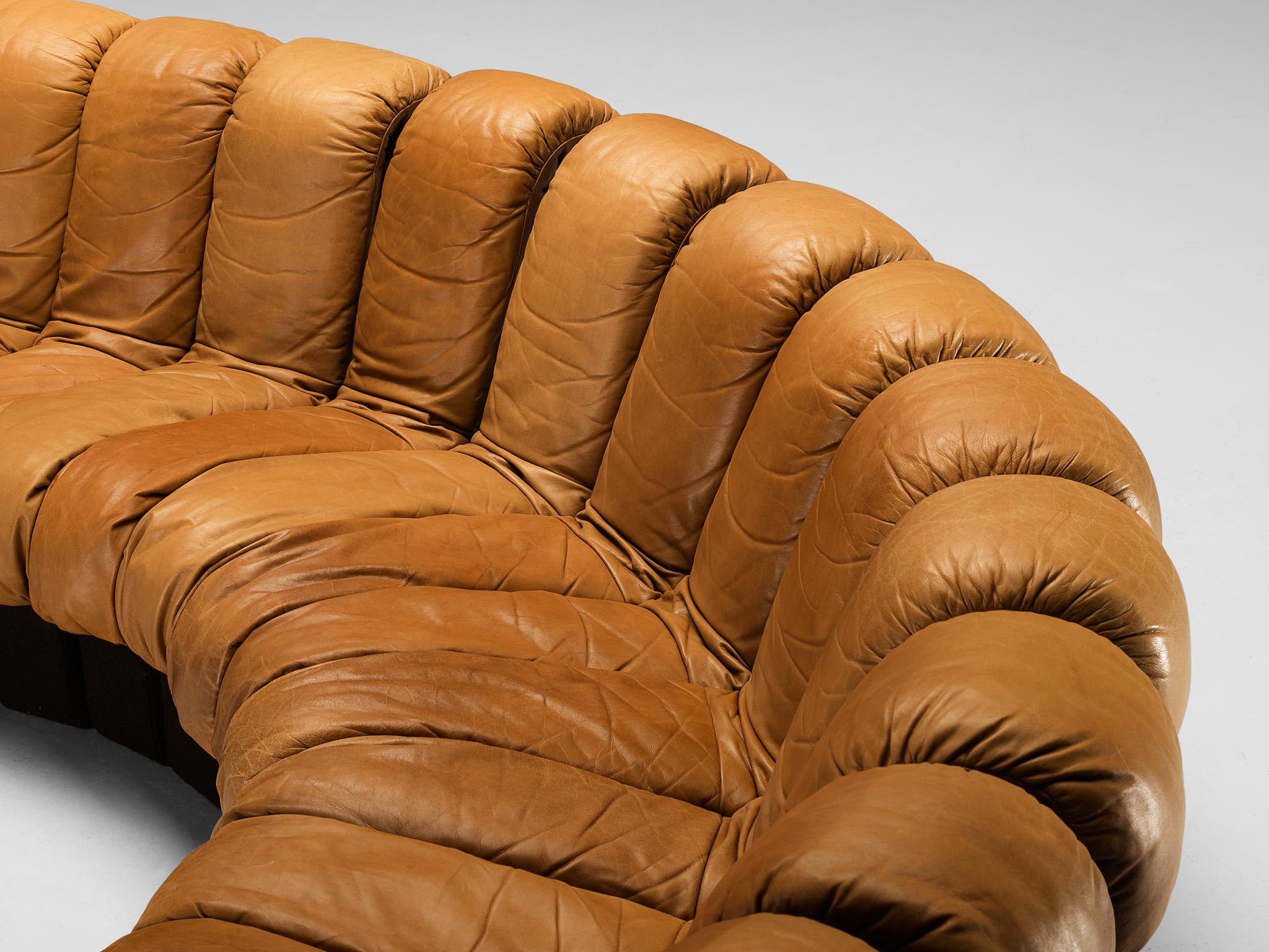 De Sede DS-600 'Snake' Sectional Sofa in Patinated Cognac Brown Leather  In Good Condition In Waalwijk, NL
