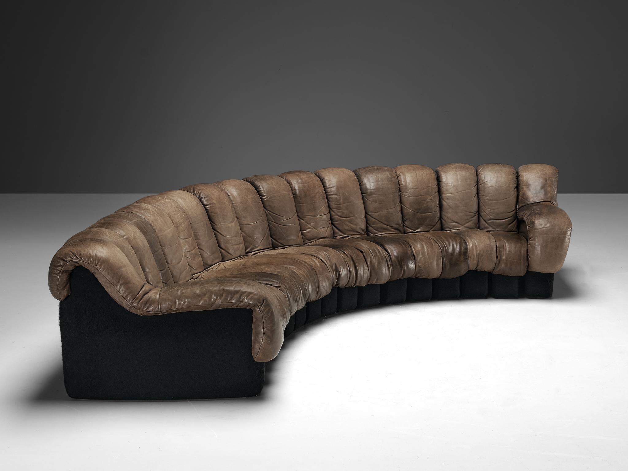 De Sede DS-600 'Snake' Sectional Sofa in Patinated Dark Brown Leather In Good Condition In Waalwijk, NL