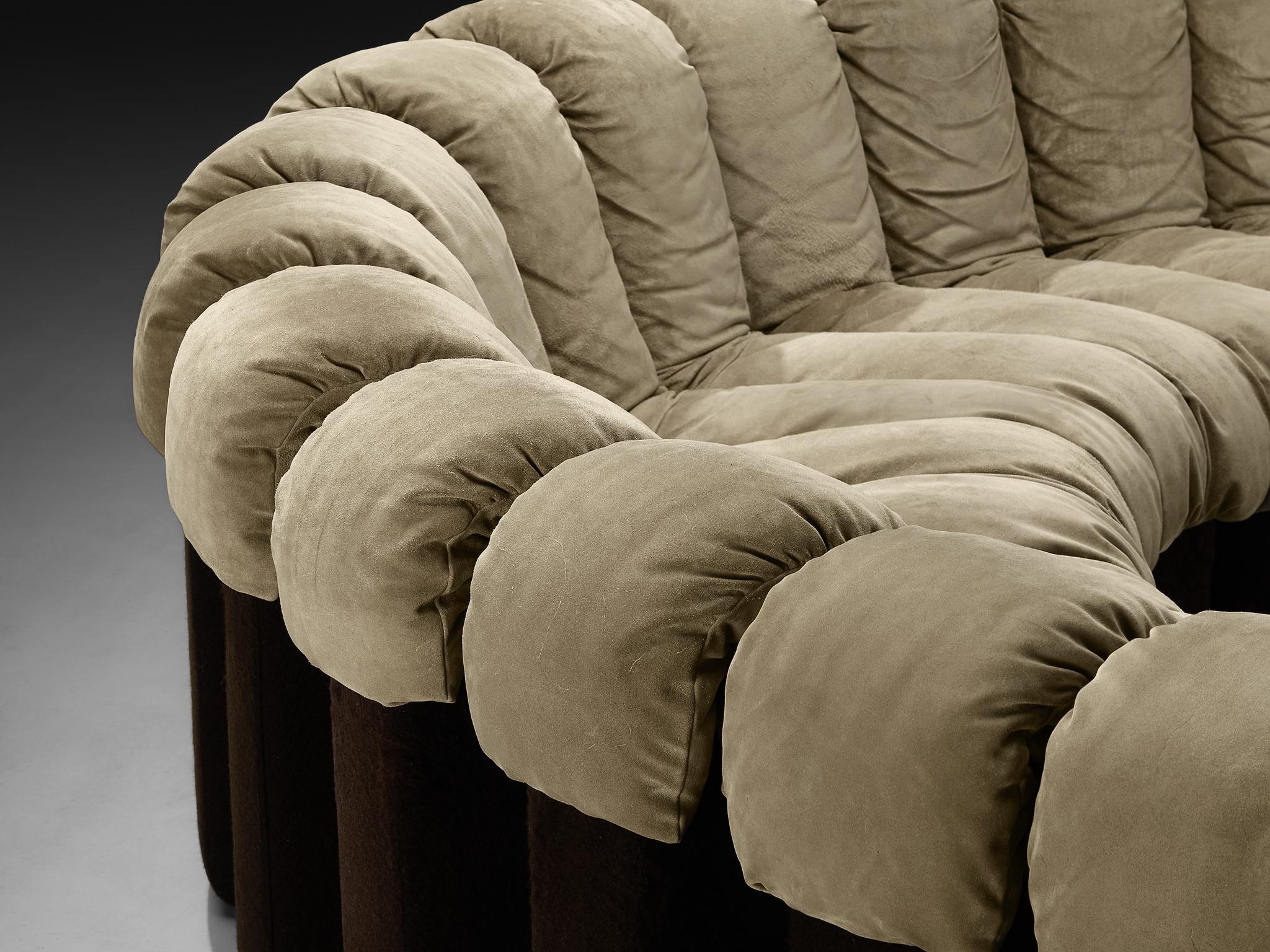 Postmoderno De Sede DS-600 - Divano componibile 'Snake' in pelle scamosciata color Sage caldo in vendita