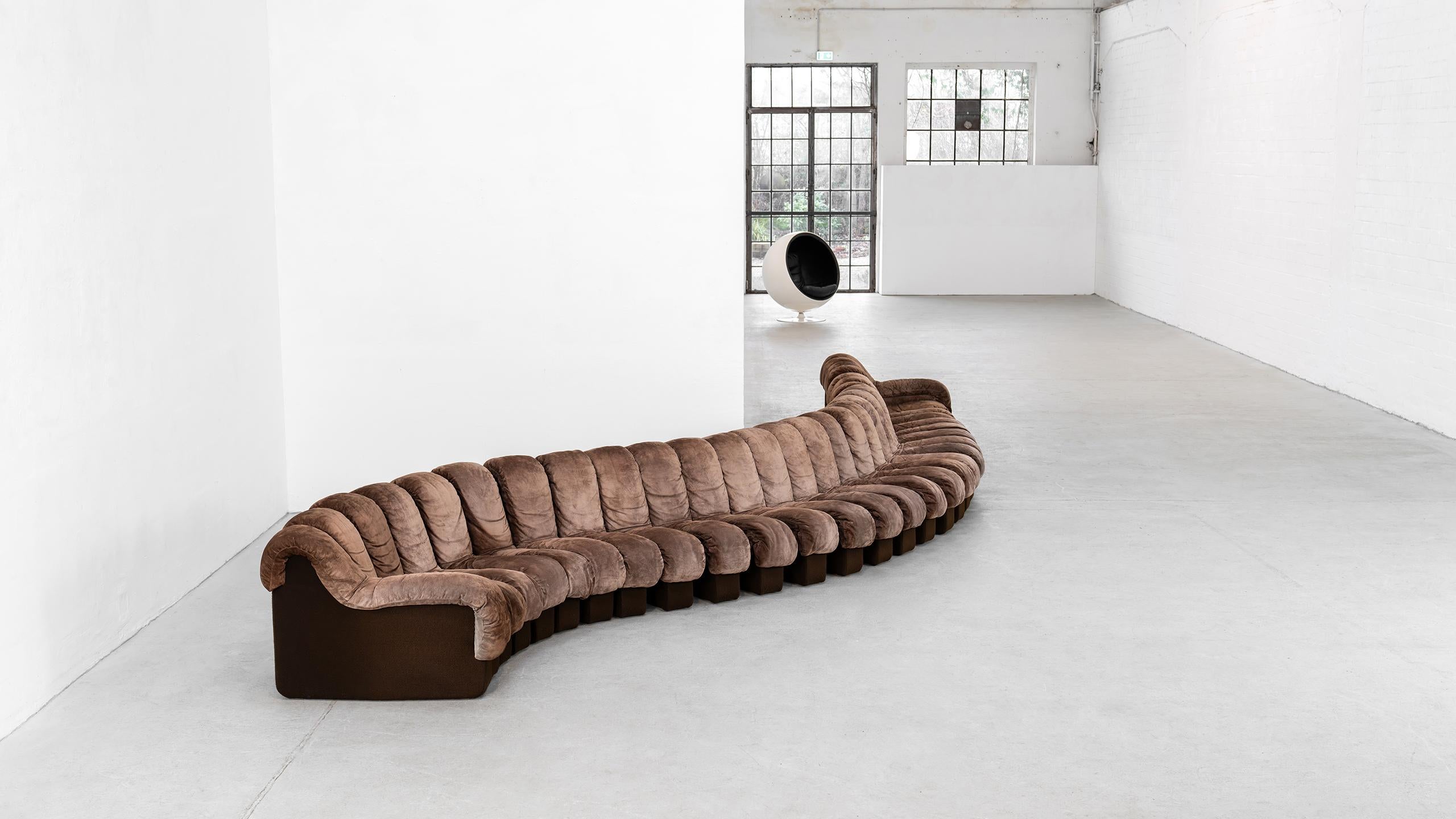 
Legendary De Sede endless Sofa - the DS 600 in brown, soft suede leather. Design by Ueli Bergere, Eleonore Peduzzi-Riva, Heinz Ulrich and Klaus Vogt in 1972.

A Sofa with unlimited configuration possibilities - the upholstery segments can be joined