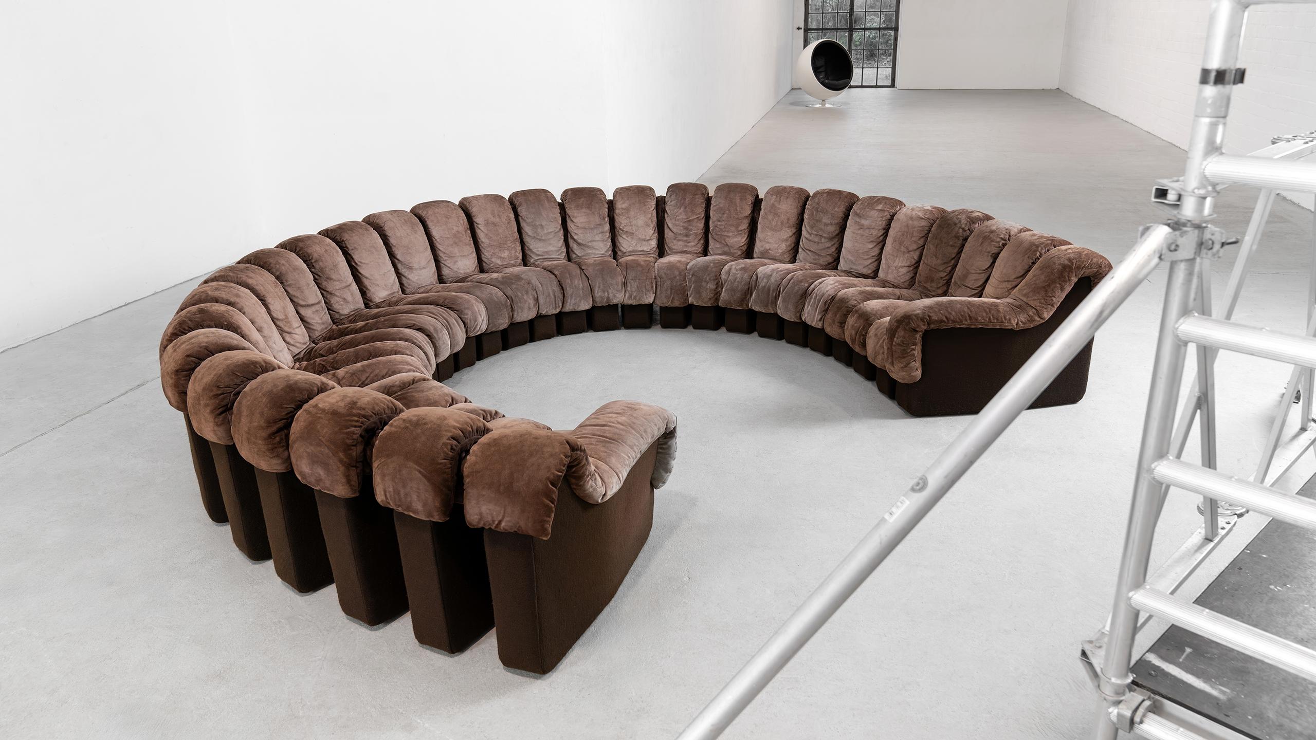 De Sede DS 600 Snake Sofa by Ueli Berger, 1972 brown Suede Leather 30 Elements In Good Condition In Munster, NRW