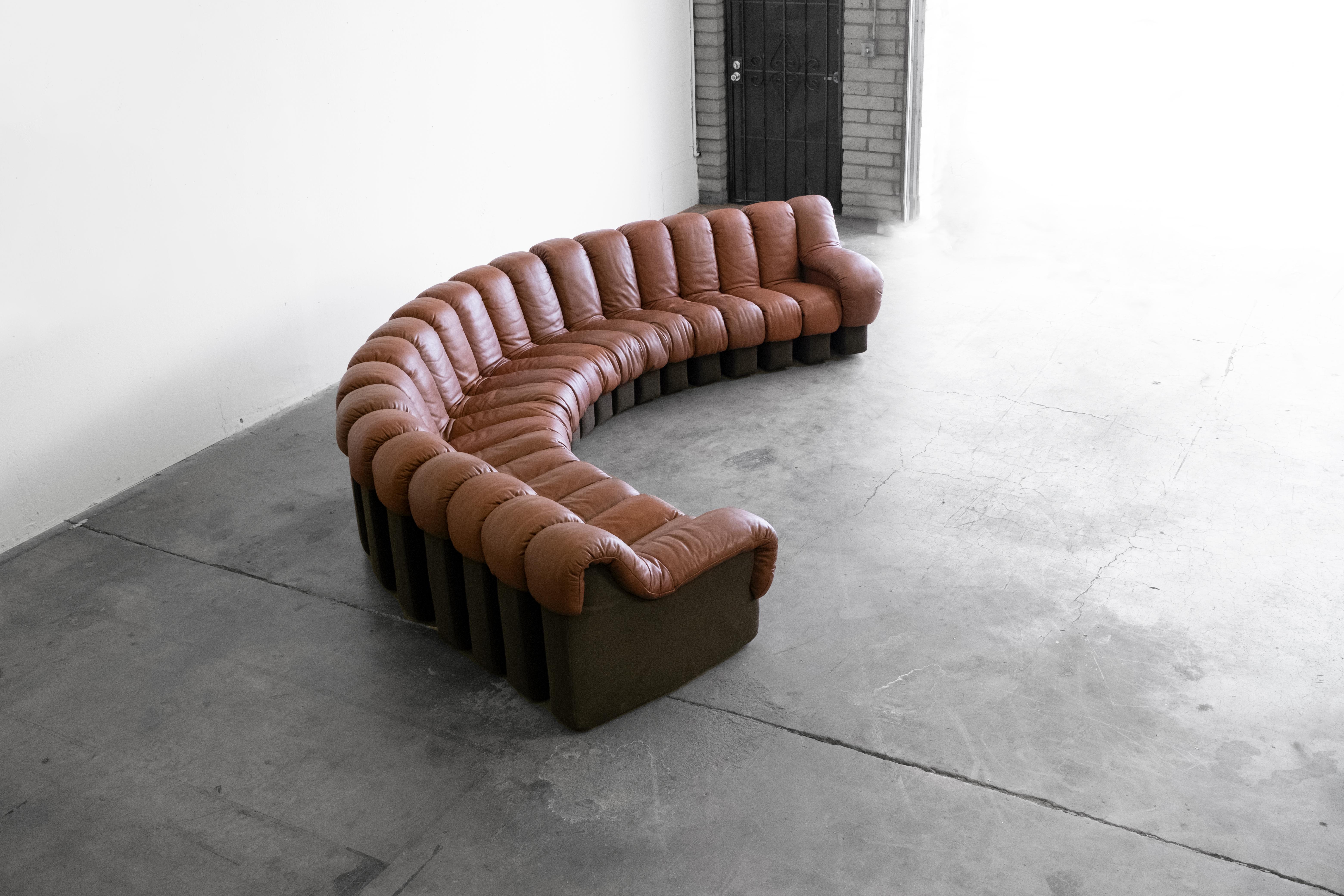De Sede Ds-600 'Snake' Sofa in Cognac Leather and Dark Olive Green Felt In Good Condition In Phoenix, AZ