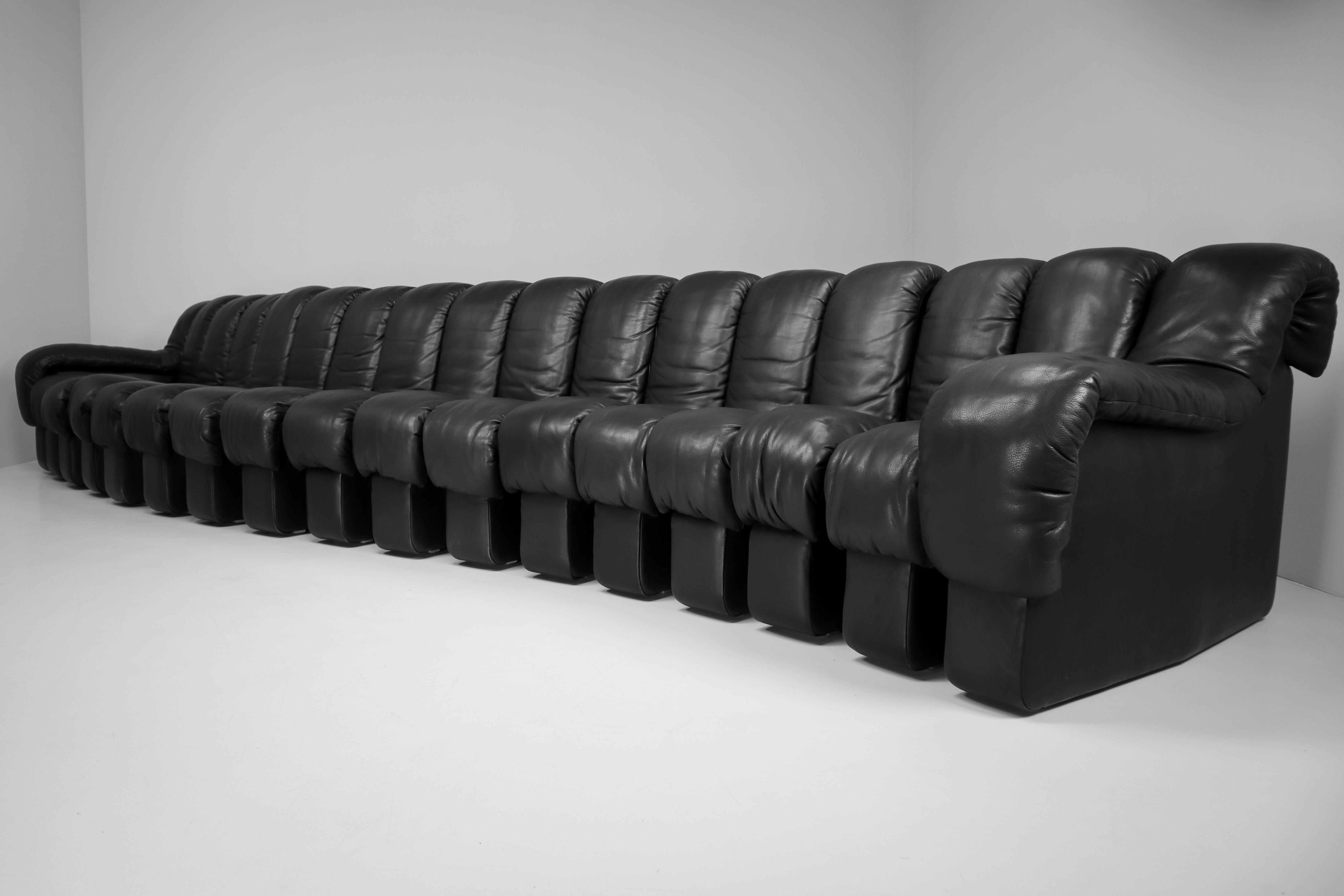 De Sede DS 600 Snake Sofas in Full Black Leather by Ueli Berger Switzerland 1972 In Good Condition In Almelo, NL