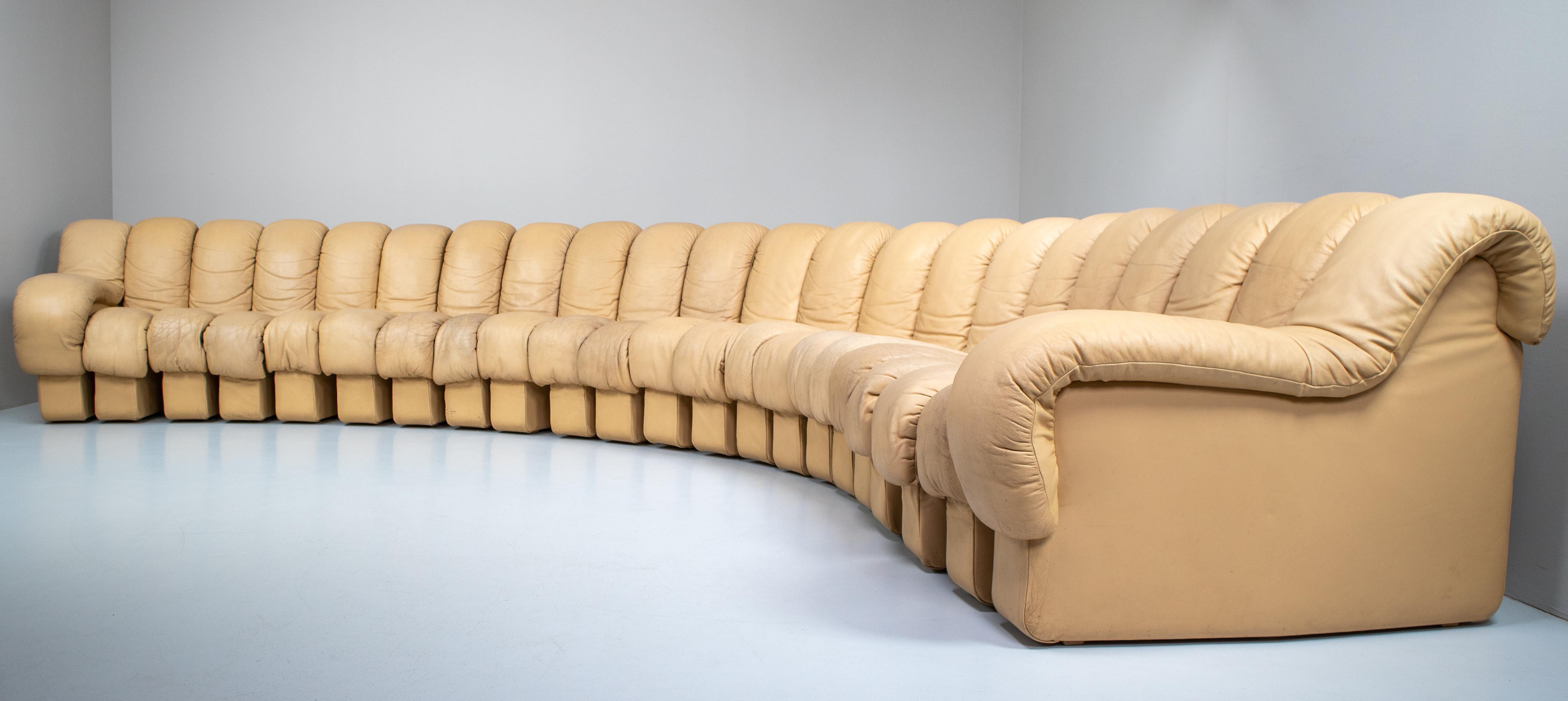 Swiss De Sede DS 600 Snake Sofa in Full Creme Leather by Ueli Berger Switzerland 1972
