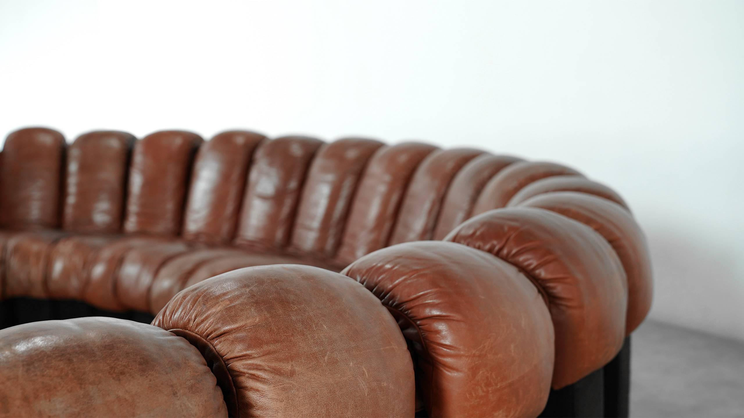 De Sede DS 600.
Design by Ueli Berger, Eleonore Peduzzi-Riva, Heinz Ulrich, Klaus Vogt, 1972.

Absolutely stunning and modulable endless high class leather sofa. 
20 elements in chocolate leather! Good vintage condition. With very nice