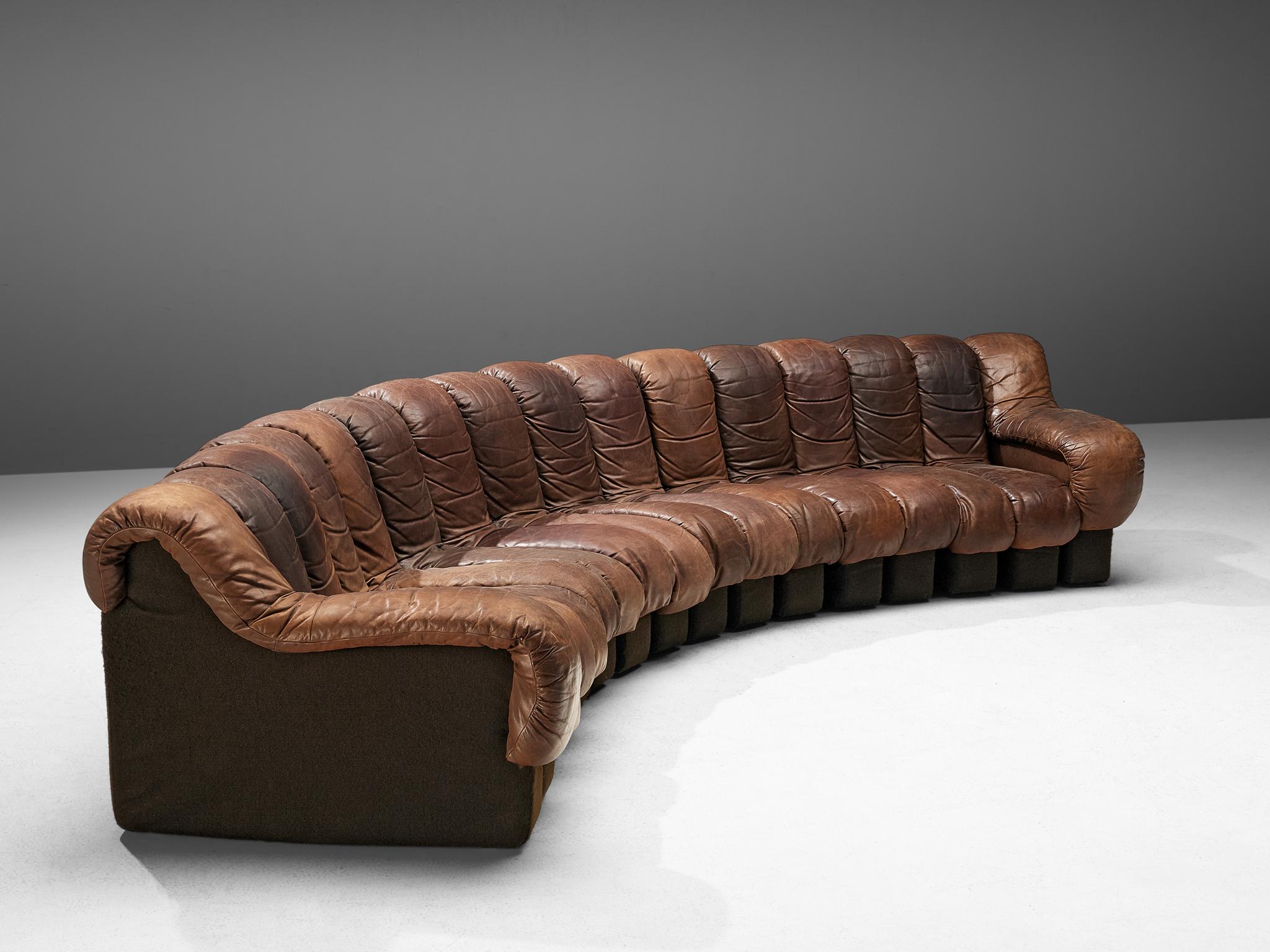 De Sede ‘Snake’ DS-600, brown leather, Switzerland, 1972.

A design by Ueli bergere, Elenora Peduzzi-Riva, Heinz Ulrich and Klaus Vogt at De Sede, Switzerland. De Sede 'Non Stop' sectional sofa containing of fourteen seating pieces and two armrests