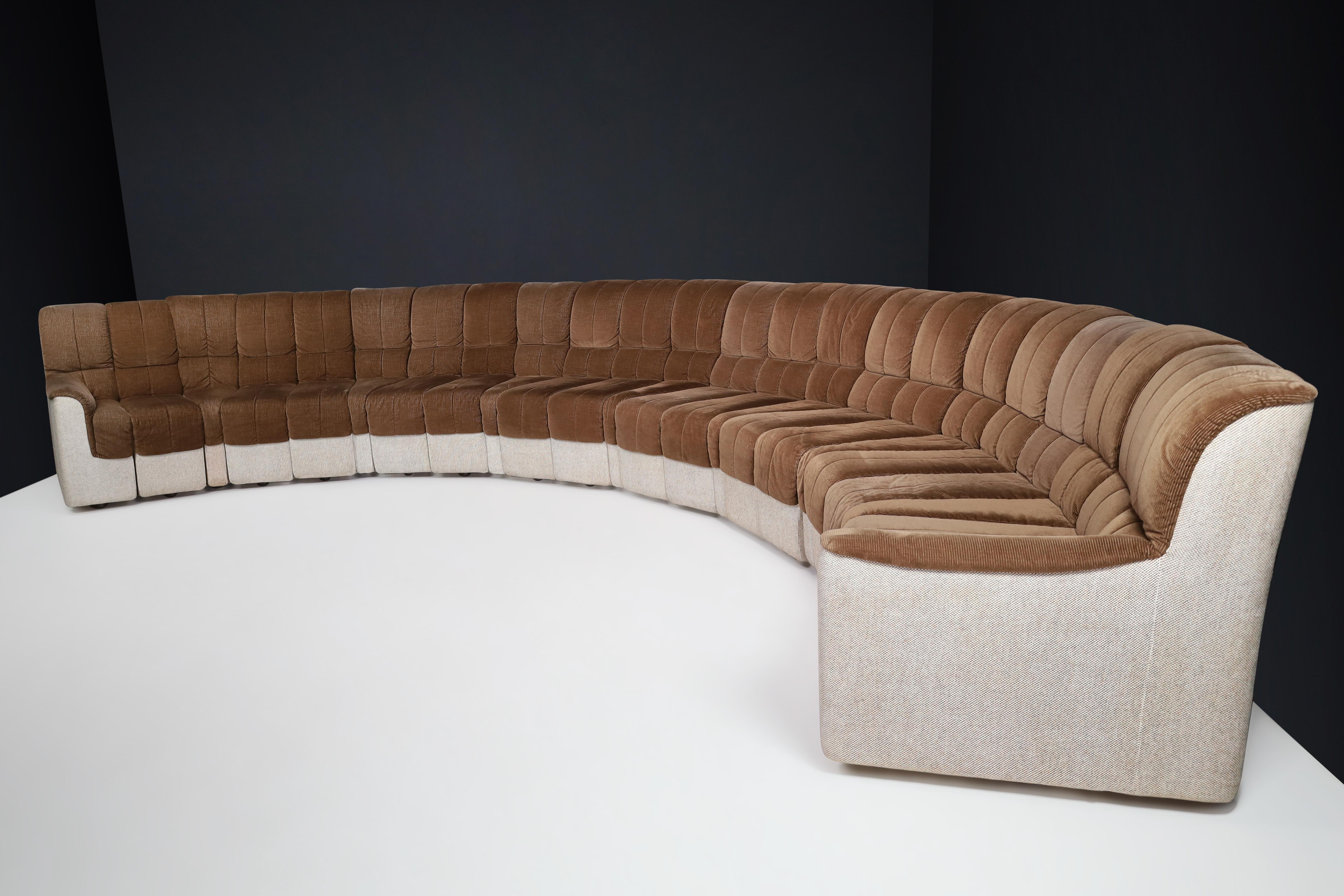 Rundes Sofa im DS-600-Stil von De Sede aus Kordstoffstoff, Deutschland, 1970er Jahre im Angebot 4