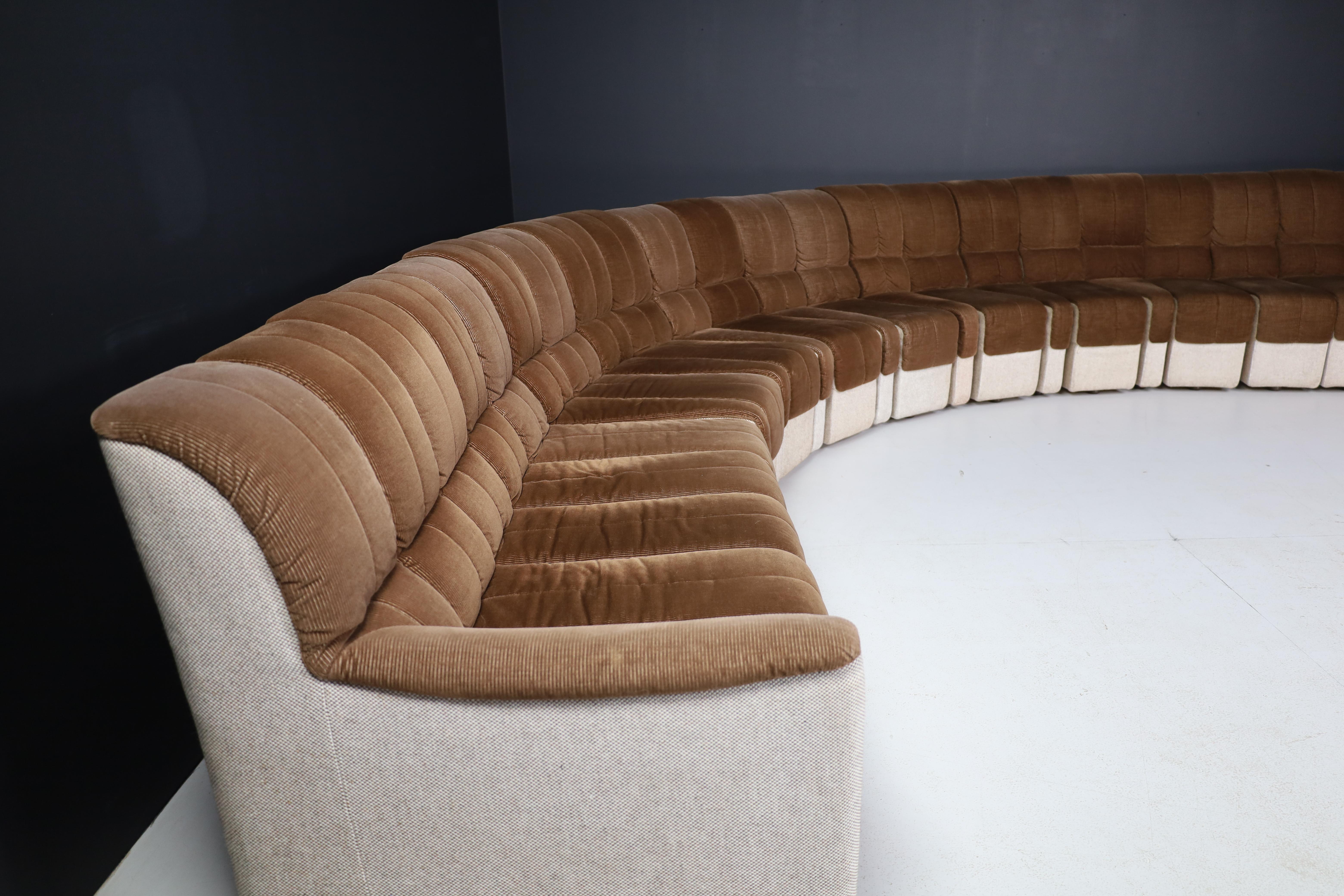 De Sede DS-600 Style Round Sofa in Corduroy Fabric, Germany, 1970s For Sale 6