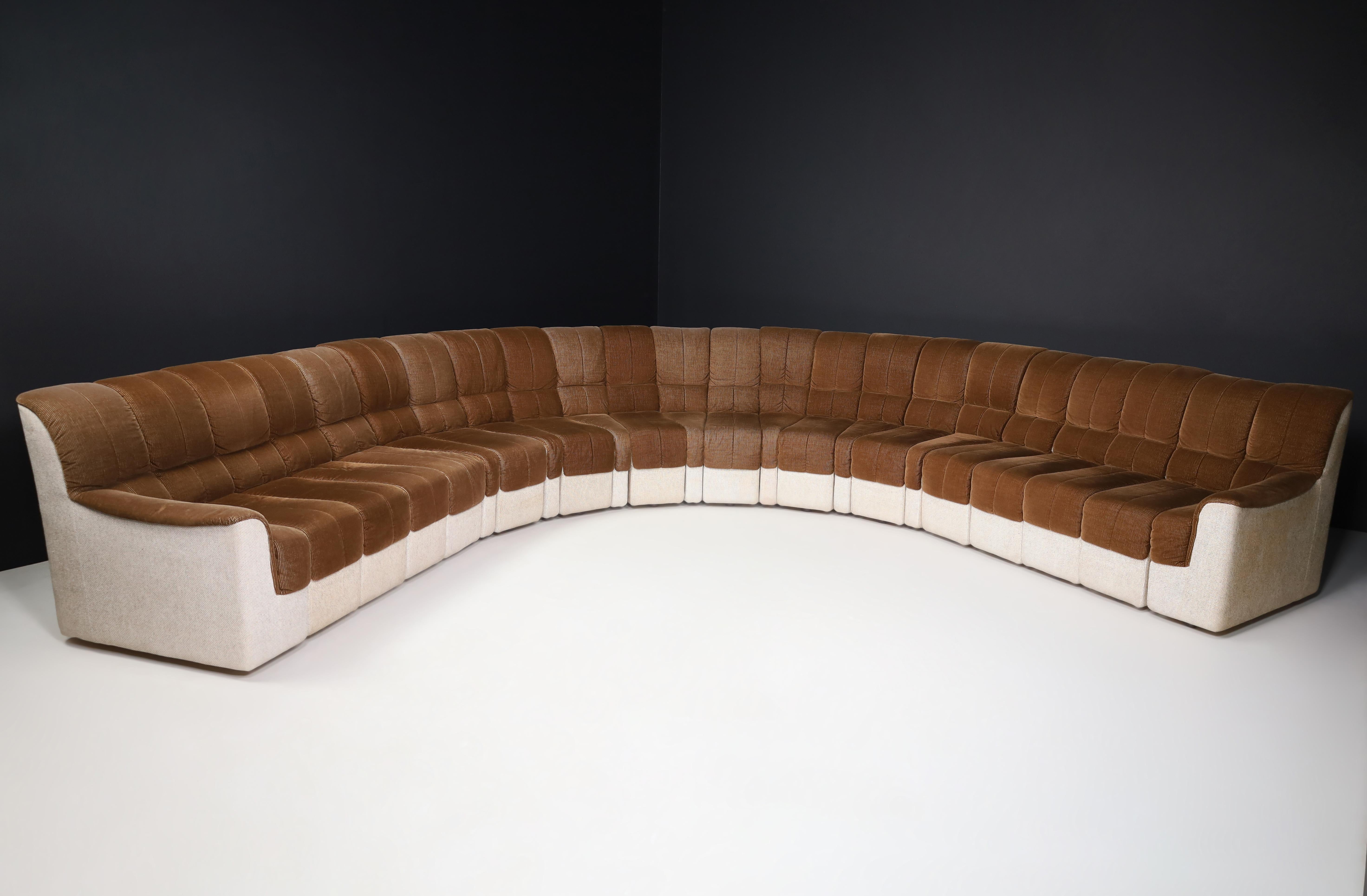 De Sede DS-600 Style Round Sofa in Corduroy Fabric, Germany, 1970s For Sale 8