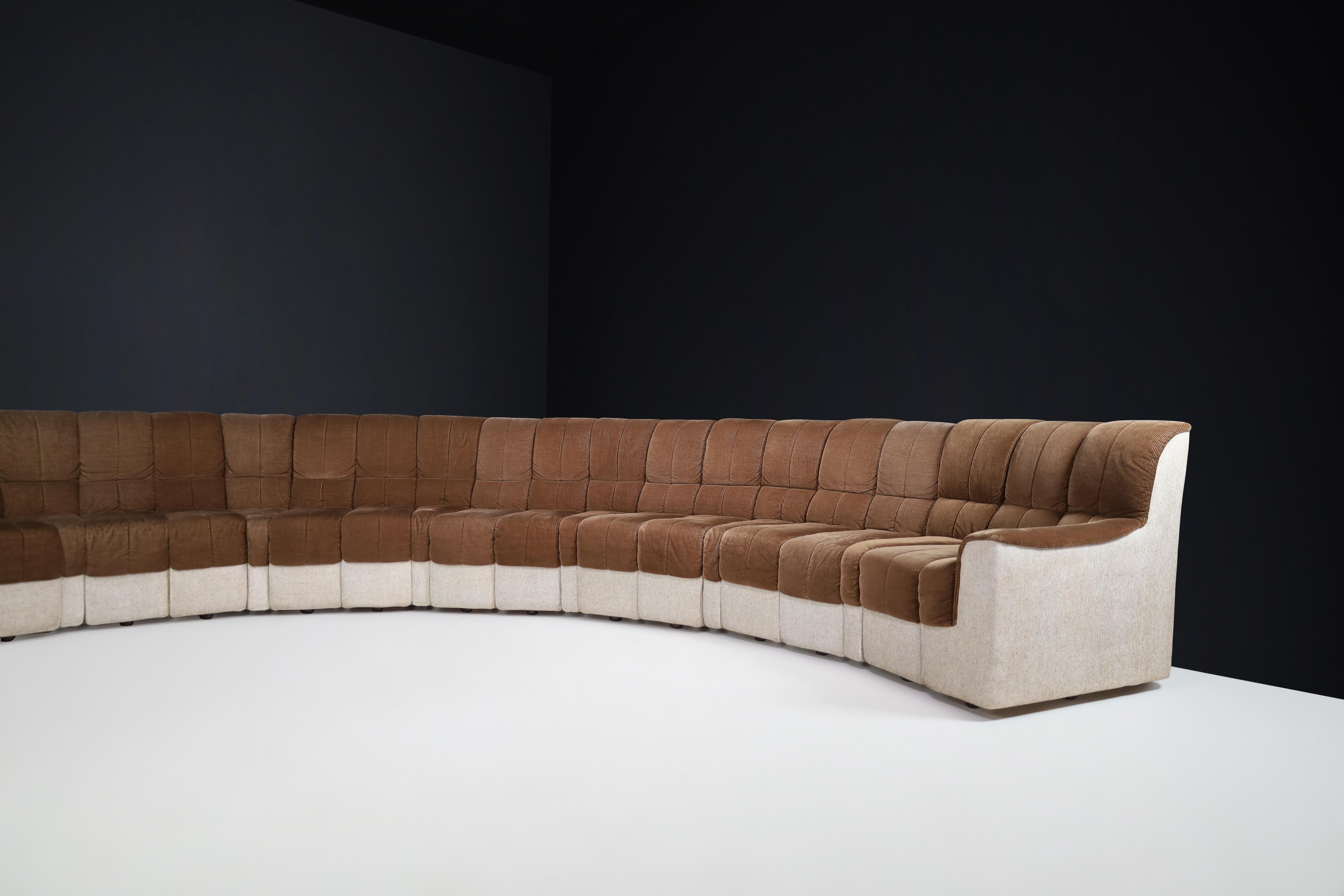 Rundes Sofa im DS-600-Stil von De Sede aus Kordstoffstoff, Deutschland, 1970er Jahre im Angebot 2