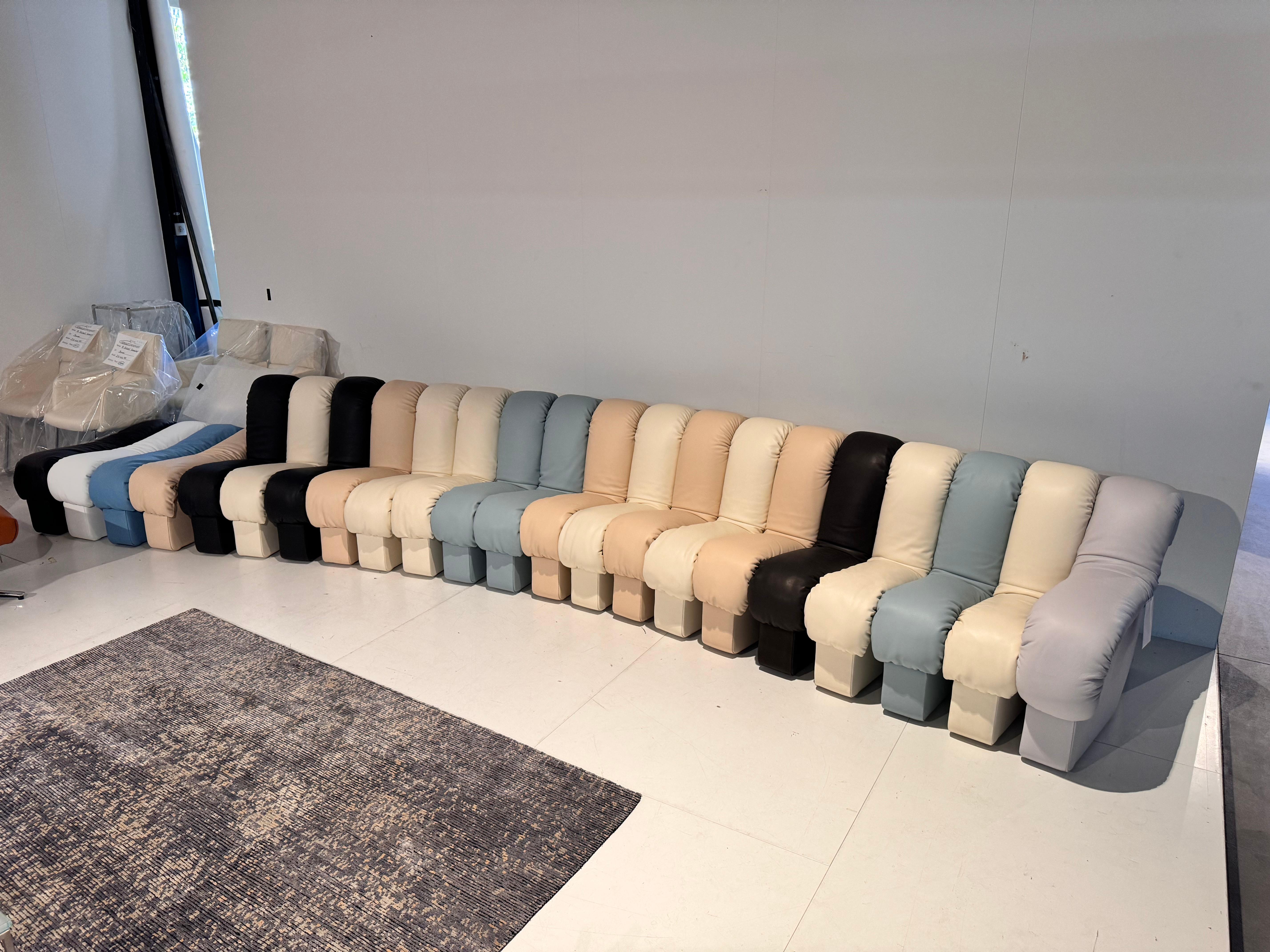 An extraordinary opportunity to acquire an authentic DS-600 “Tatzelwurm” modular sofa by de Sede – a legendary Swiss design piece introduced in 1972 by Ueli Berger, Eleonore Peduzzi Riva, Heinz Ulrich, and Klaus Vogt. This rare configuration