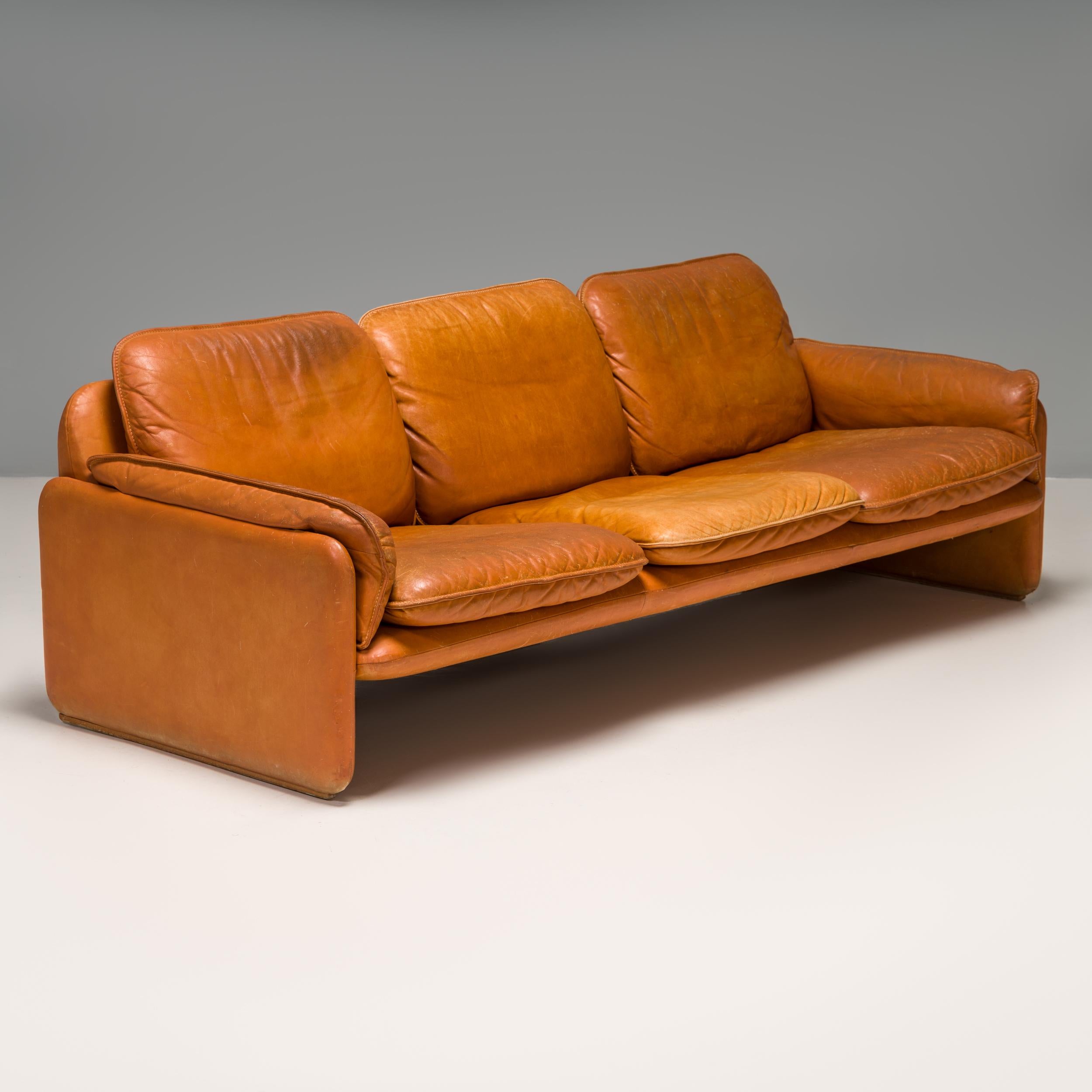 An iconic mid century design, the De Sede DS-61 is no longer in production making it a collectible piece from the furniture manufacturer.

Fully upholstered in soft cognac leather, this three seat sofa features a slimline frame with curved edges