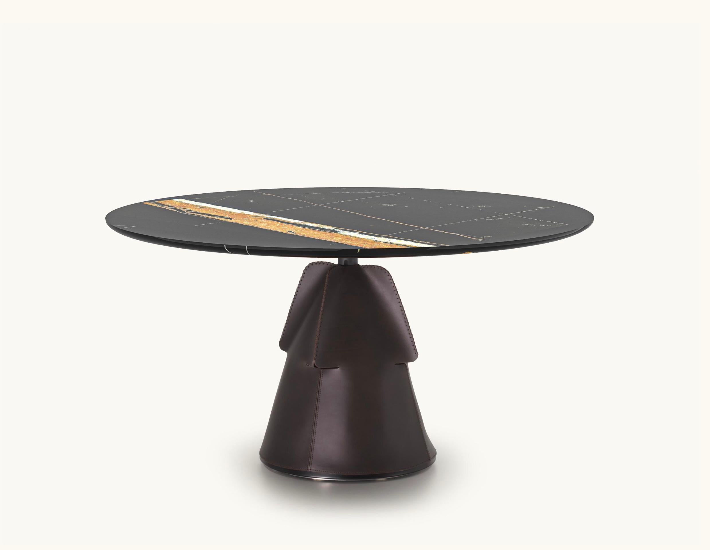 De Sede DS-615 Table de salle à manger en cuir Cigarro et plateau en pierre Sahara Noir Ø180cm. Suisse. Nouveau, production en cours.

Cette conception de Mario Ferrarini, semblable à celle de Jorge Zalszupin, est vraiment magnifique. Une base en