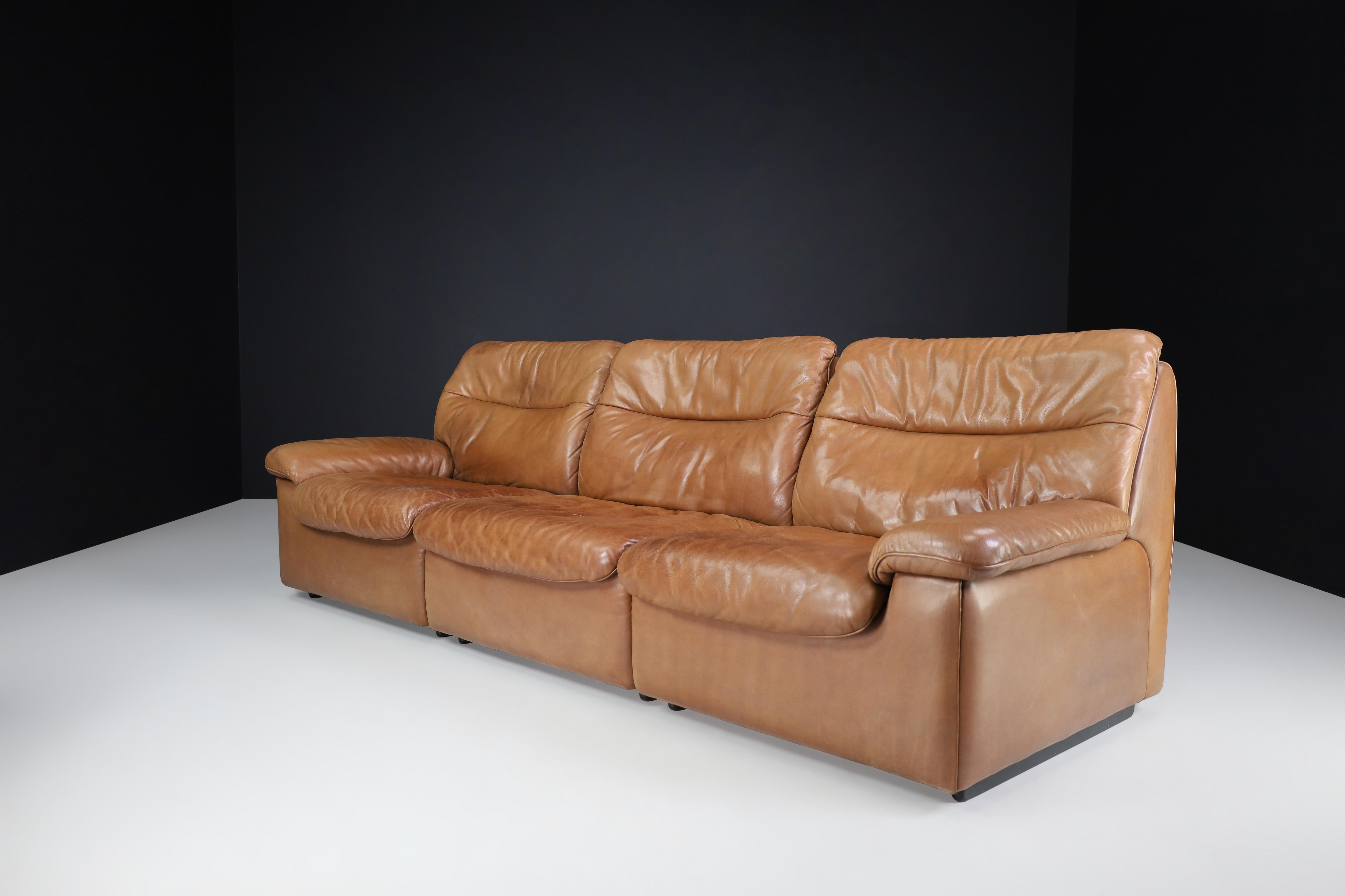 De Sede DS 63 three-seater sofa in patinated leather, Switzerland, 1970s.

Robust DS-63 modular three-seater sofa. This De Sede sofa ensures ultimate comfort and building quality with its solid wooden frame and thick handstitched leather