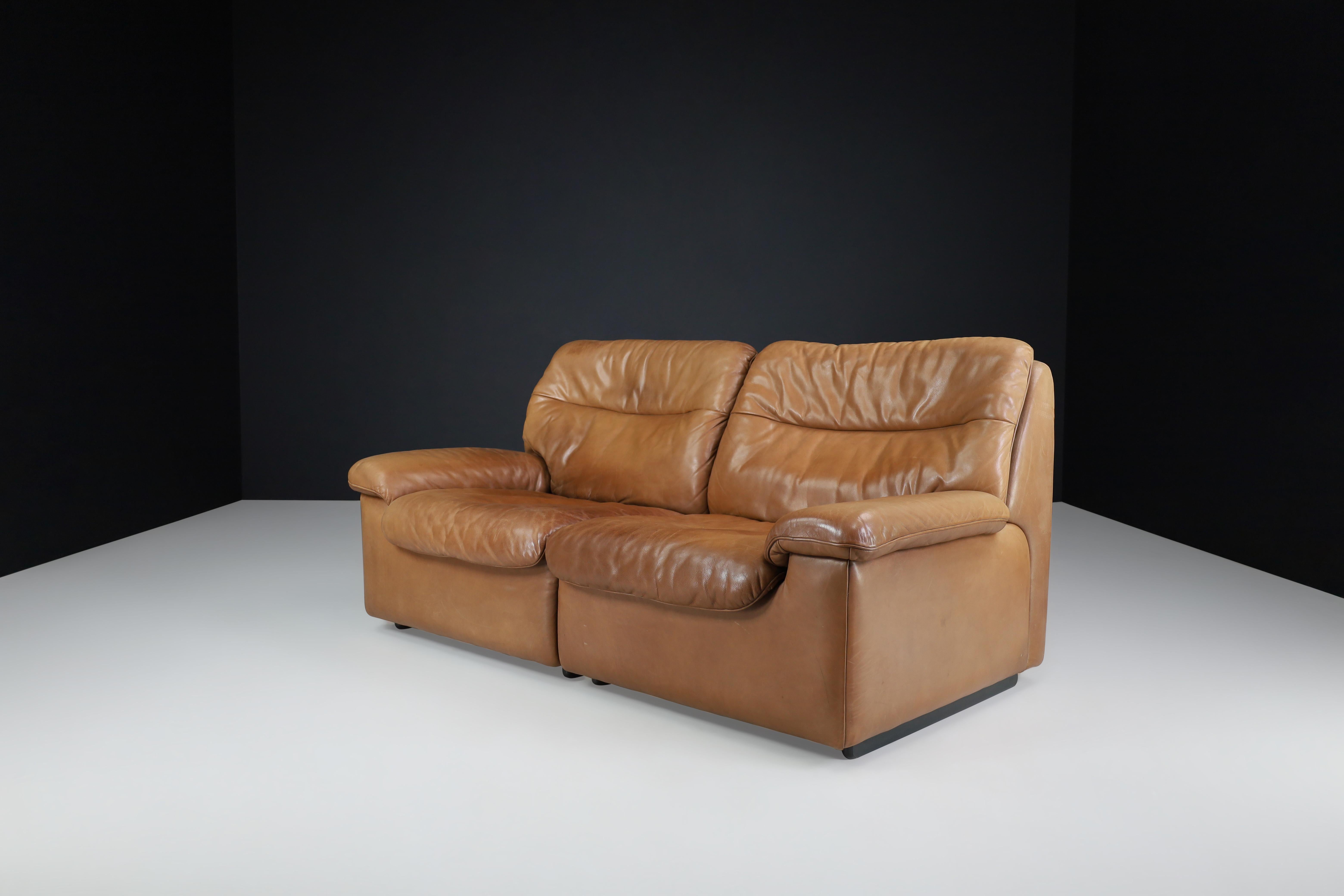 Swiss De Sede DS 63 Two-Seater Sofa in Patinated Leather, Switzerland, 1970s For Sale