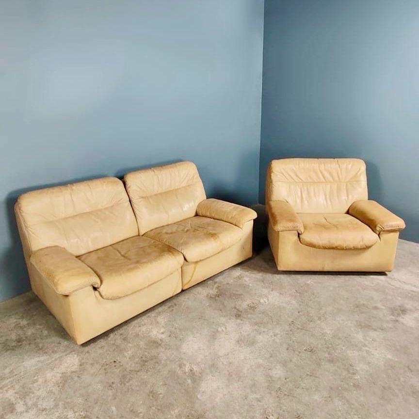 New Stock ✅

De Sede DS-63 Two Seater Sofa and Matching Armchair by Carl Larrson in Aniline Cream Beige Leather Switzerland 1970s

This De Sede matching lounge set, designed by Carl Larsson, ensures ultimate comfort and building quality with its