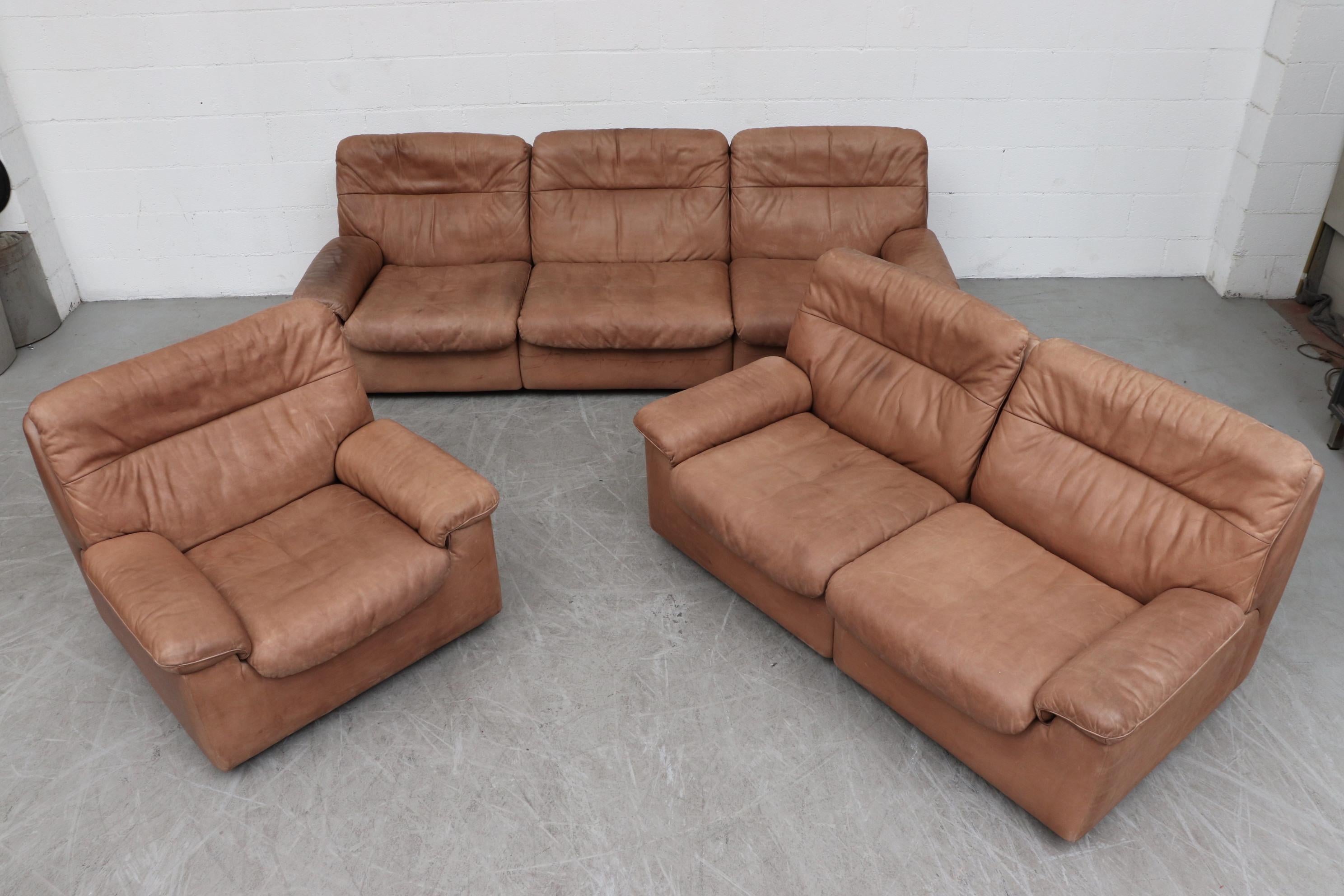 Handsome De Sede DS 66 natural leather lounge chair. Thick light brown leather with nice patina. In original condition with visible signs of wear consistent with age and use. Matching loveseat (LU922413830531) and 3-seat sofa available