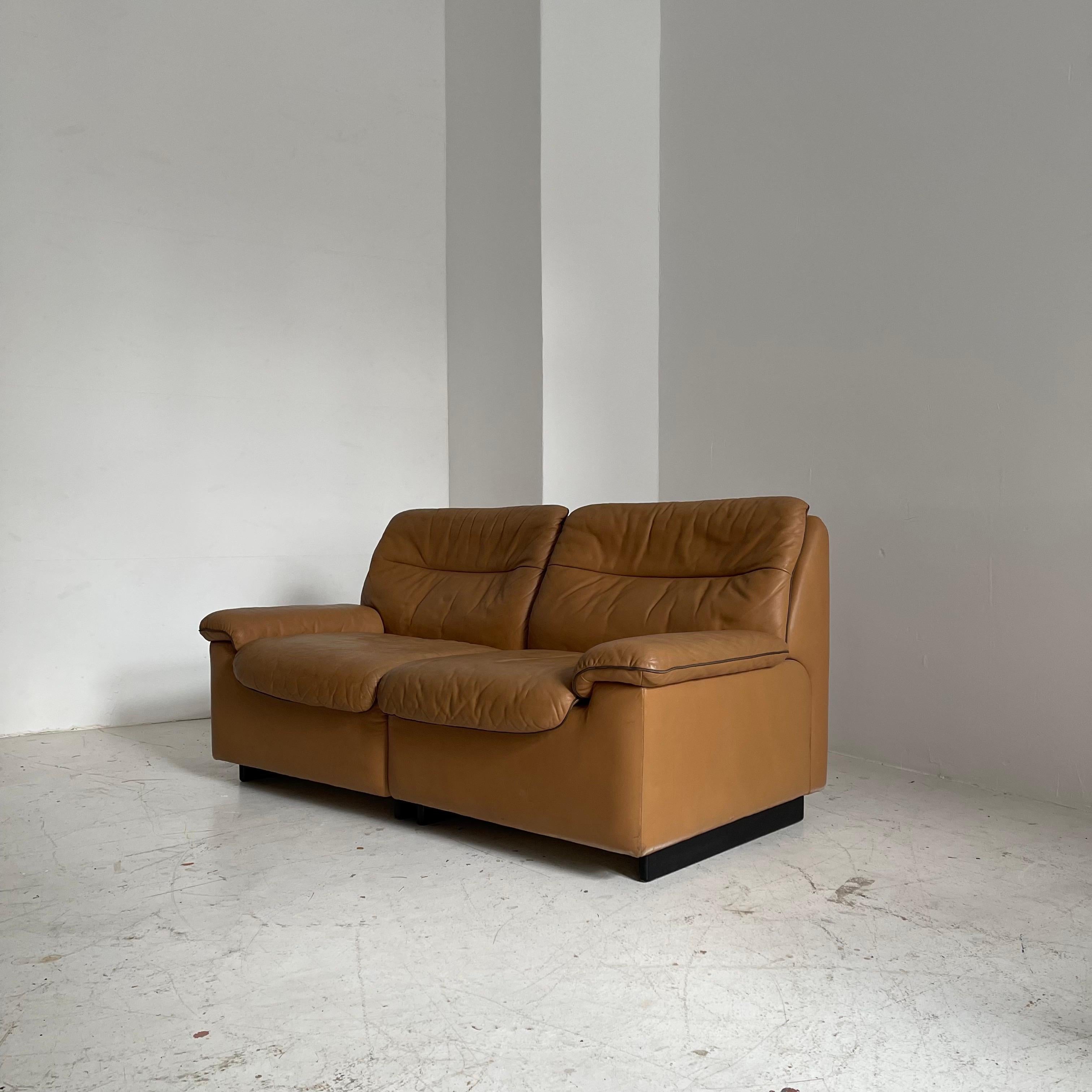 Mid-Century Modern De Sede Ds-66 Vintage Love Seat Cognac Leather, Switzerland, 1978 For Sale