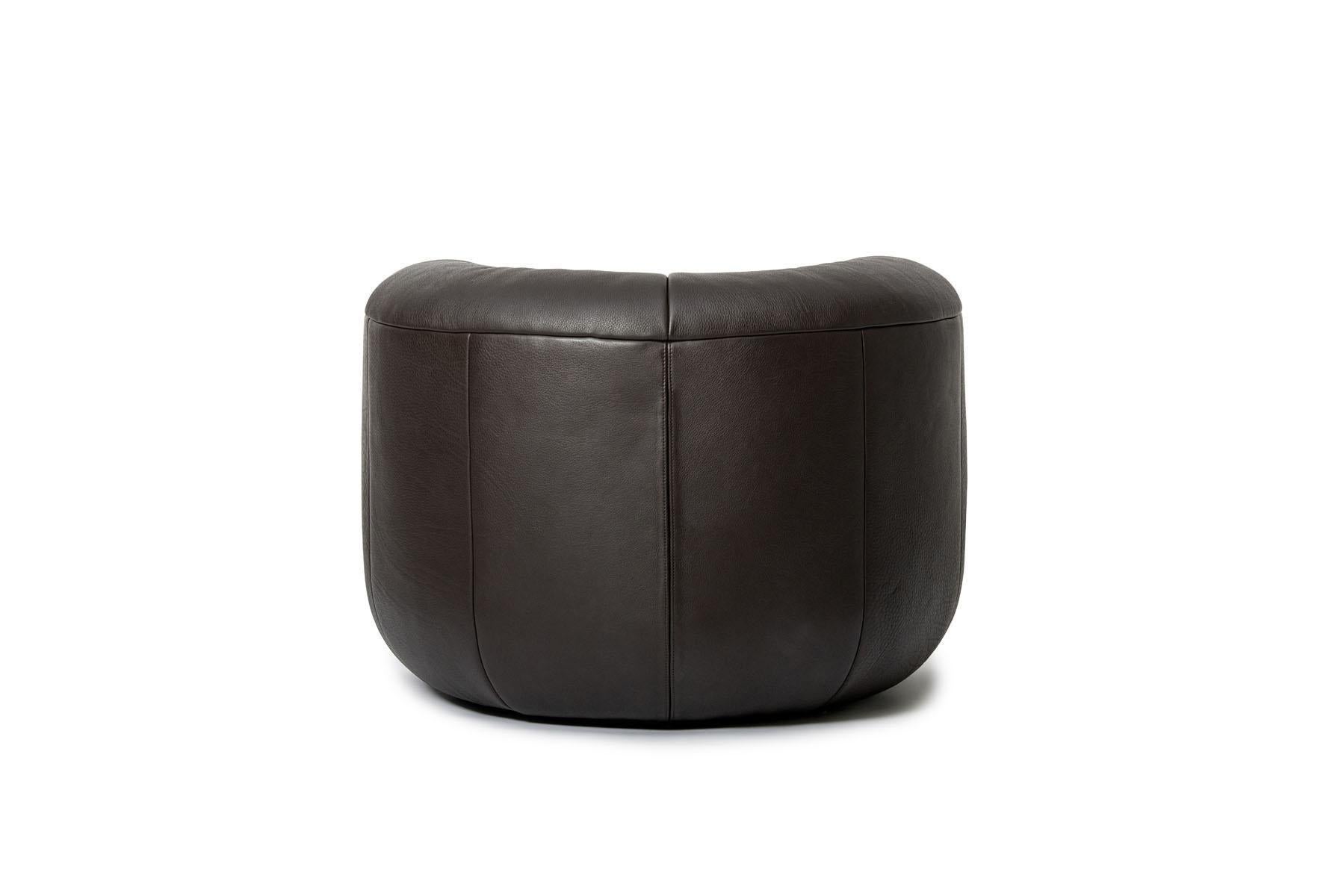 De Sede DS-707 Armchair in Black Club Leather Upholstery by Philippe Malouin For Sale 2
