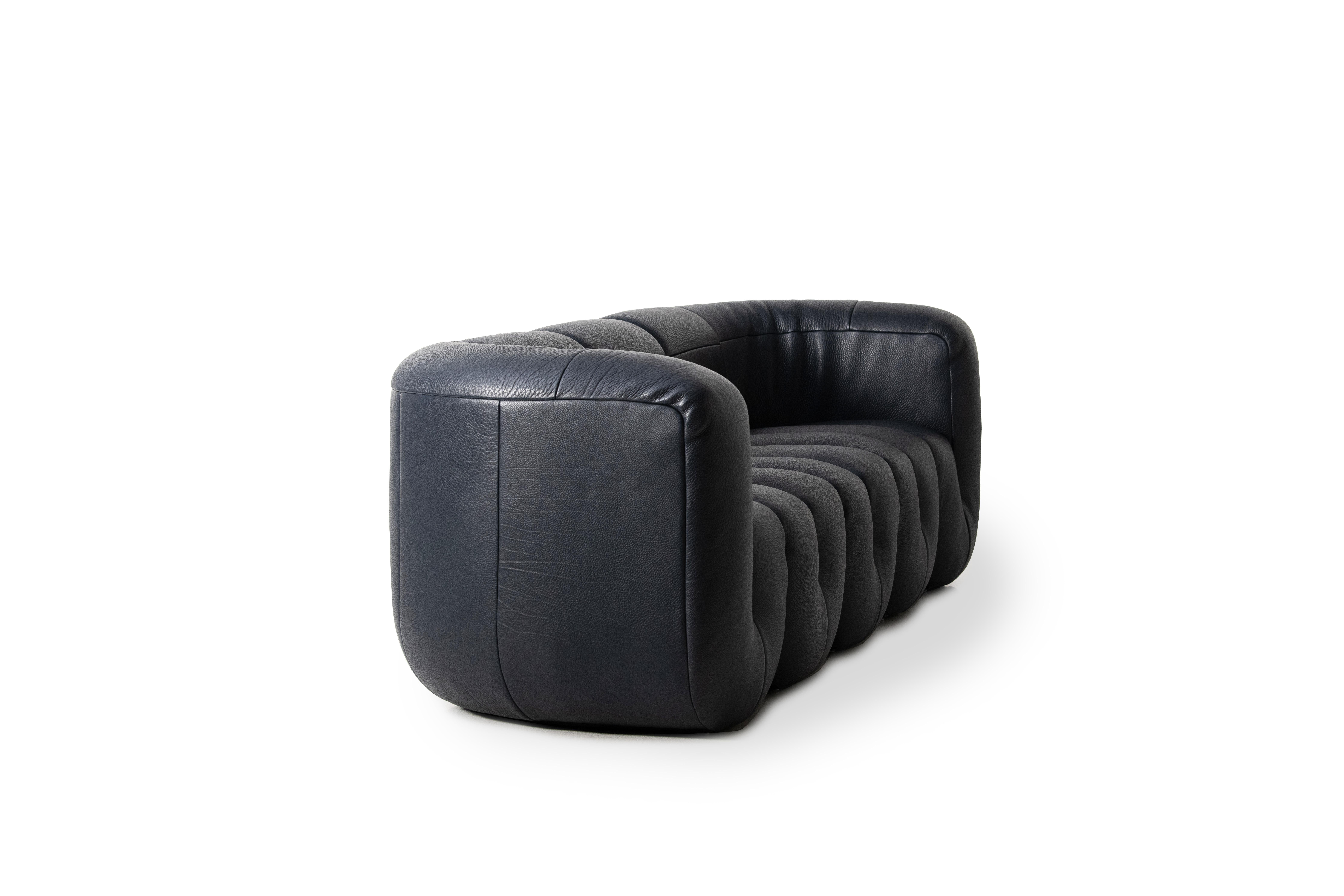 Swiss De Sede DS-707 Sofa in Black Club Leather Upholstery by Philippe Malouin For Sale