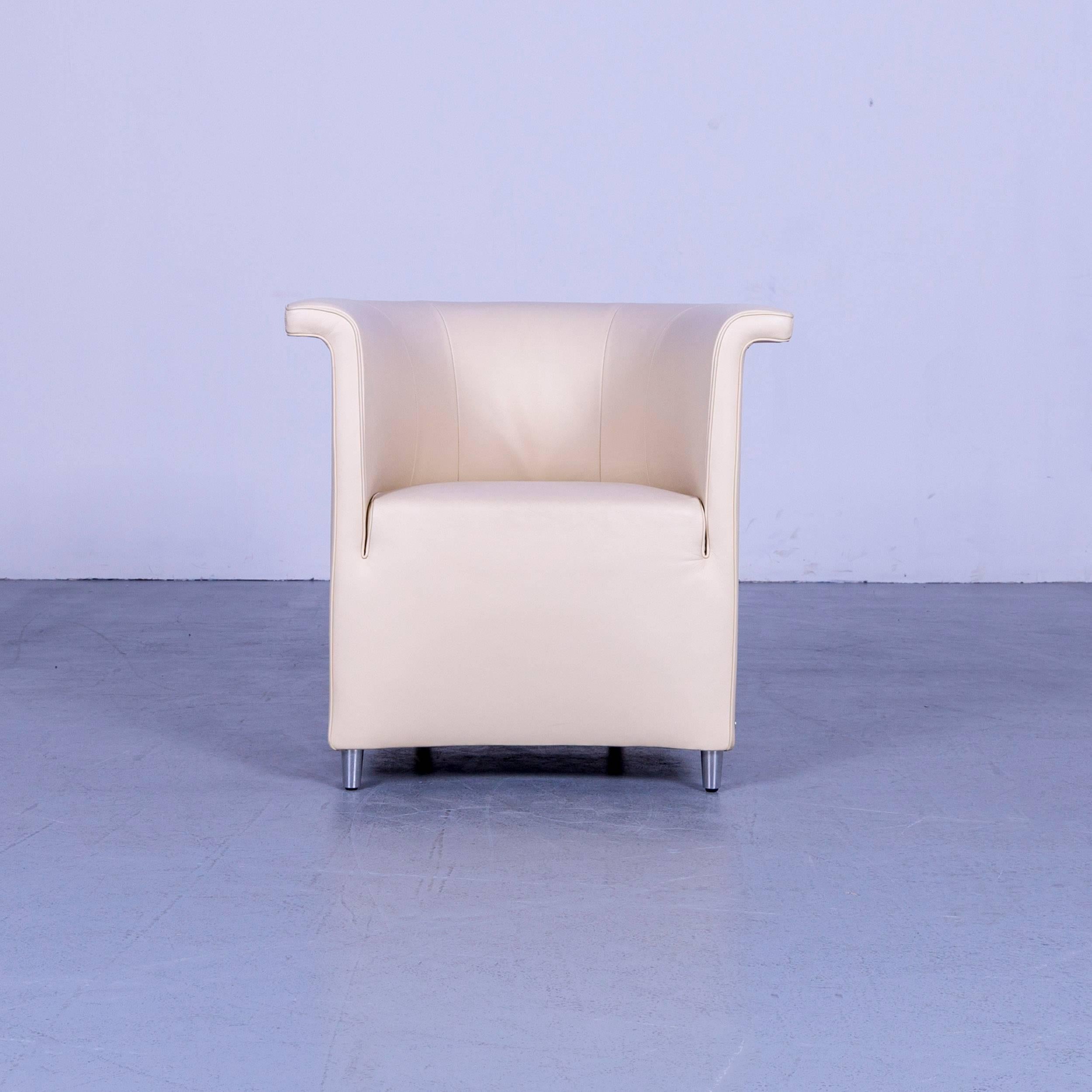 We bring to you an De Sede DS 725 leather armchair beige one-seat.

















 