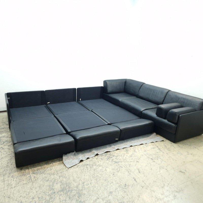 Modulares De Sede DS-78 Ledersofa in Schwarz, 6-teilige Konfiguration, Schweiz, 1970er Jahre

Cet élégant système de canapé De Sede DS-78 se compose de sept modules librement combinables et se distingue par sa ligne claire, sa forme de bois