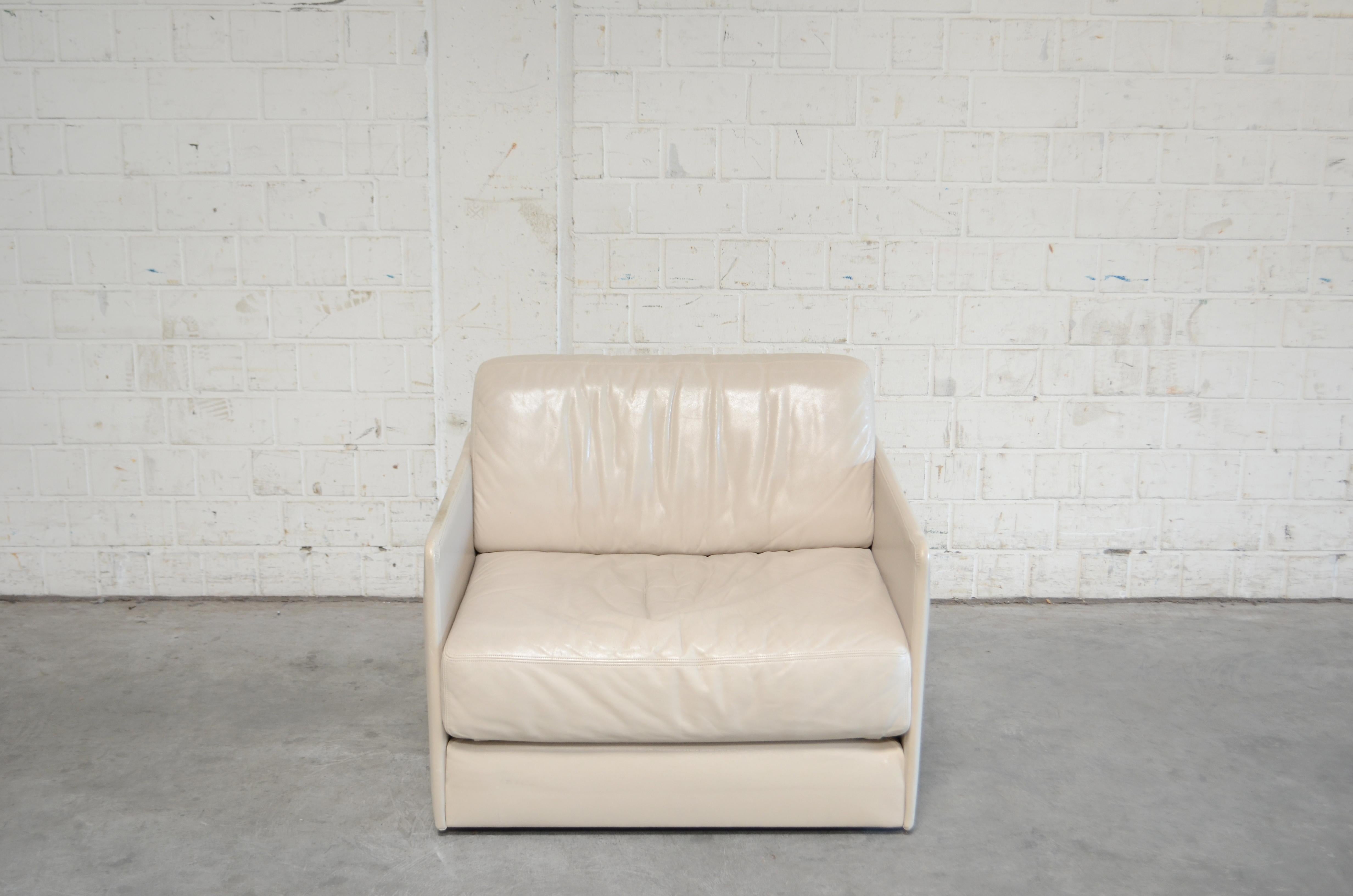 Late 20th Century De Sede DS 76 white creme leather Armchair / Daybed