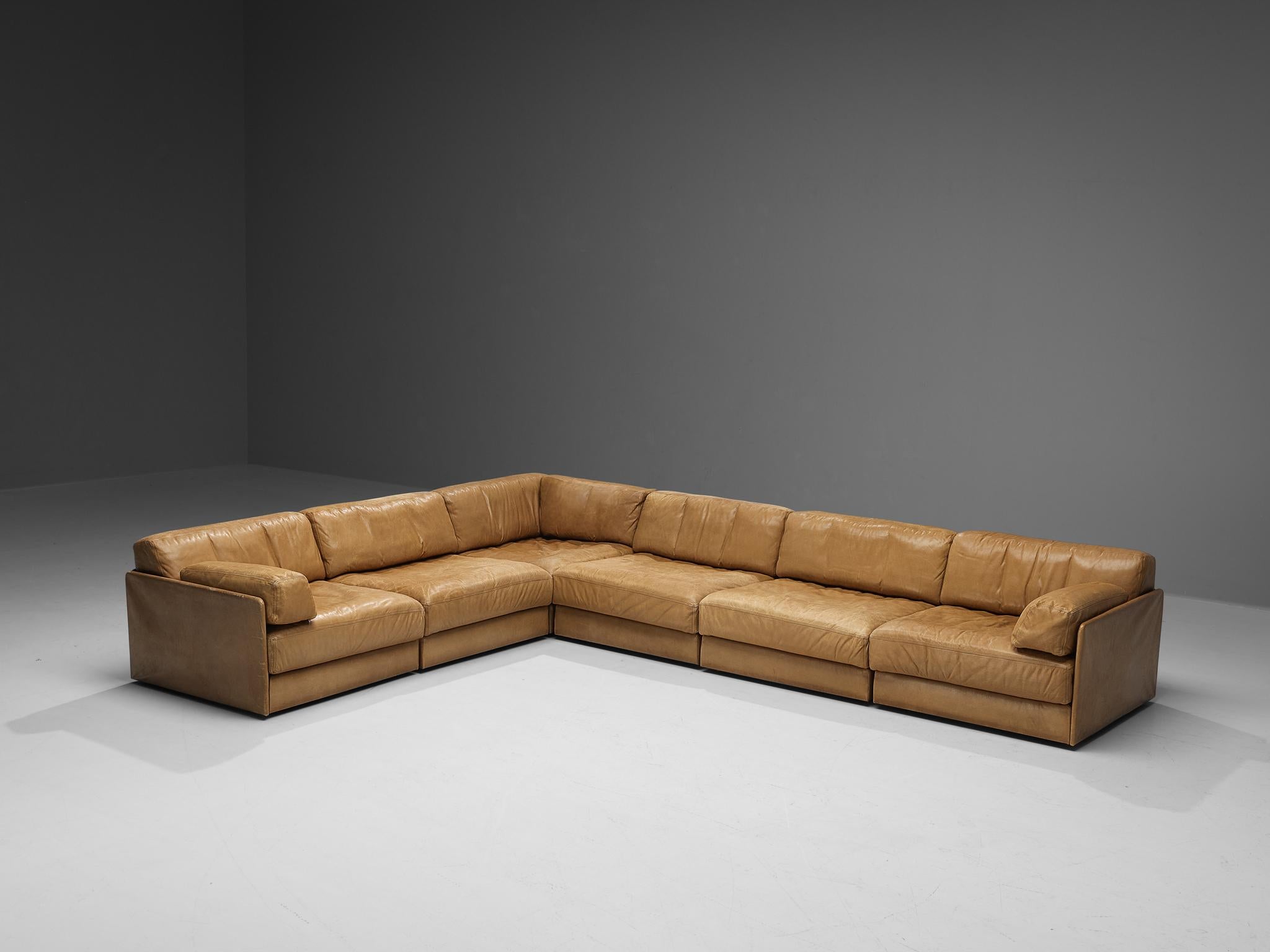 De Sede, 'DS-76' sectional sofa, leather, Switzerland, 1970s.

This high-quality sectional sofa designed by De Sede in the 1970s contains three regular elements and three corner elements, two of which have armrests, making it possible to arrange
